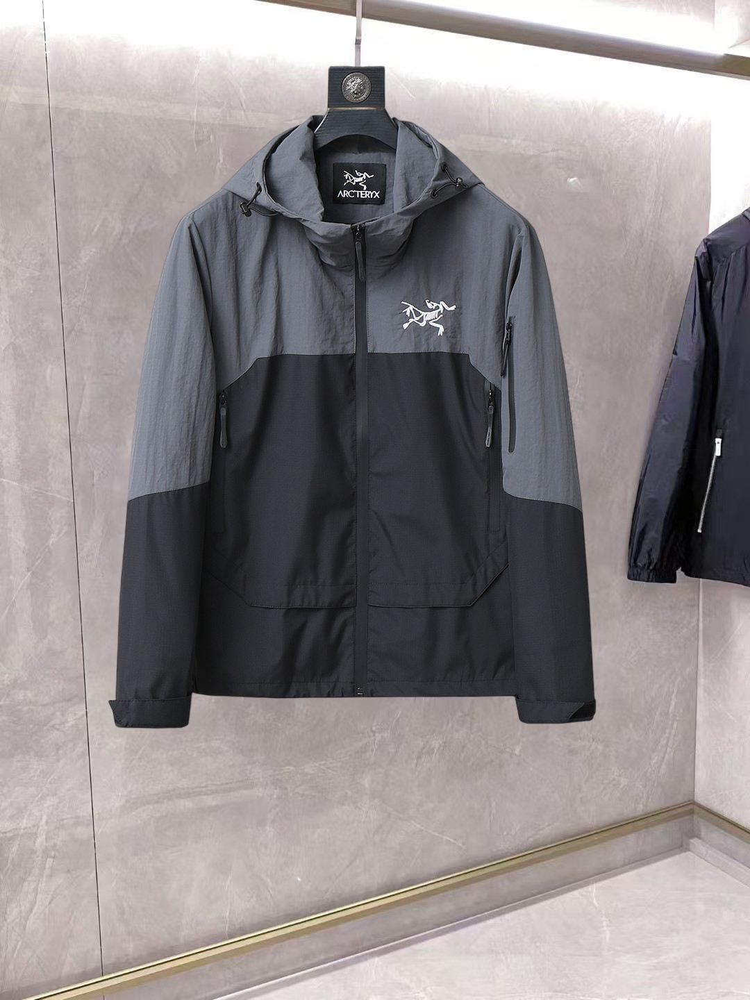 NO:862030,Same style as Arc’teryx official website, on sale in advance!  2026ss new spring men's jackets, original high-end version with three standards!  With hidden hood, custom-made fabrics at the counter, highly breathable and comfortable, impeccable details, brand element design concept, reflecting high quality. It feels delicate and soft!  It presents a casual cut and the upper body shape is awesome!  Size M～3XL, maximum wearing capacity is 195 catties.,arc'teryx,jackets & coats,jackets & coats,hats,19860909始祖鸟 官网同款,提前发售！2026ss开春新款男士夹克外套,原单三标齐全高端版本！带隐藏帽,专柜定制面料 透气舒适度高,细节无可挑剔,品牌元素设计理念,体现高品质.手感细腻柔软！呈现休闲裁剪,上身版型超赞！码数M～3XL,最大穿195斤.,arc'teryx,jackets & coats,jackets & coats,hats,,Men's clothing