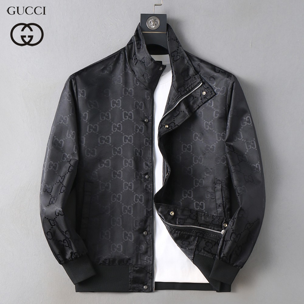 NO:736848,Same style as Gucci official website, on sale in advance!  2026ss new spring men's jackets, original high-end version with three standards!  With hidden hood, custom-made fabrics at the counter, highly breathable and comfortable, impeccable details, brand element design concept, reflecting high quality. It feels delicate and soft!  It presents a casual cut and the upper body shape is awesome!  Size M～3XL, maximum wearing capacity is 195 catties.,,jackets & coats,jackets & coats,hats,19860909古奇 官网同款,提前发售！2026ss开春新款男士夹克外套,原单三标齐全高端版本！带隐藏帽,专柜定制面料 透气舒适度高,细节无可挑剔,品牌元素设计理念,体现高品质.手感细腻柔软！呈现休闲裁剪,上身版型超赞！码数M～3XL,最大穿195斤.,,jackets & coats,jackets & coats,hats,,Men's clothing