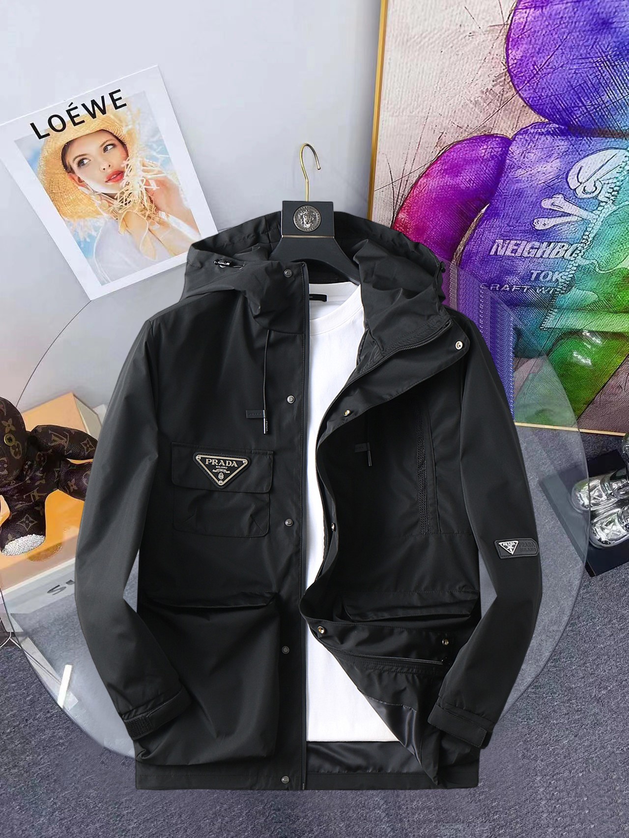 NO:648262,Same style as Prada official website, complete with three labels, sold in advance. 2025ss new autumn men's jacket, double-sided original single with three labels, high-end version. Custom-made fabrics at the counter. Highly breathable and comfortable, impeccable details, brand element design concept, reflecting high quality. Delicate and soft hand feel. Casual tailoring, excellent upper body shape. Size M～3XL, maximum wear 195 catties,, prada, jackets & coats, jackets & coats, alexander wang19860909普拉达官网同款,三标齐全,提前发售 2025ss开秋新款男士夹克外套,双面穿原单三标齐全高端版本 专柜定制面料 透气舒适度高,细节无可挑剔,品牌元素设计理念,体现高品质.手感细腻柔软 呈现休闲裁剪,上身版型超赞 码数M～3XL,最大穿195斤,,prada,jackets & coats,jackets & coats,alexander wang,Men's clothing