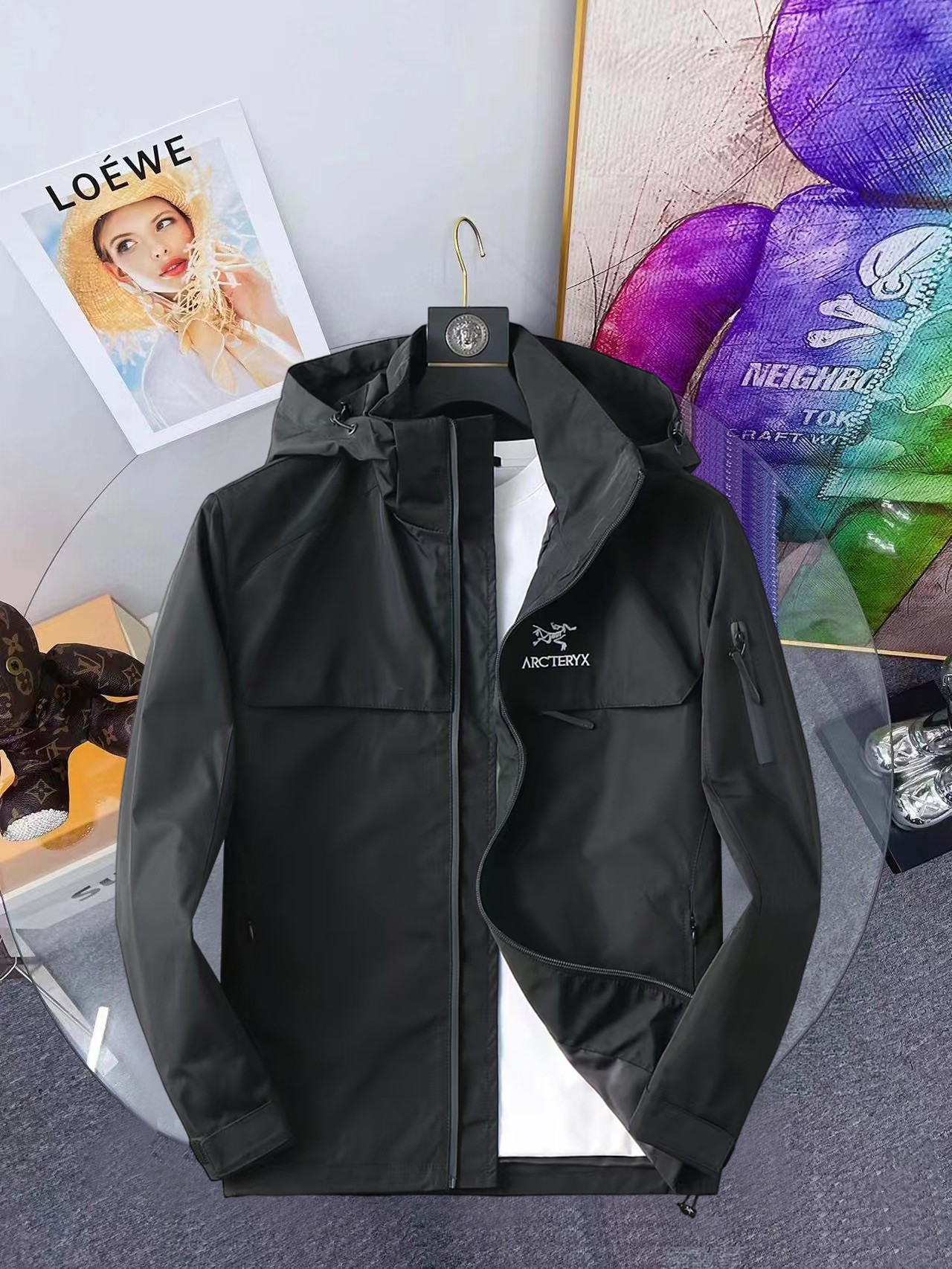 NO:648276,Same style as Arc'teryx official website, complete with three labels, on sale in advance. 2025 SS new men's jacket for autumn, double-sided original single with three labels, high-end version. Custom-made fabrics at the counter. Highly breathable and comfortable, impeccable details, brand element design concept, reflecting high quality. Delicate and soft feel. Casual tailoring, excellent upper body shape. Size M~3XL, maximum wear 195 catties, arc'teryx, jackets & coats, jackets &  coats,alexander wang19860909始祖鸟官网同款,三标齐全,提前发售 2025ss开秋新款男士夹克外套,双面穿原单三标齐全高端版本 专柜定制面料 透气舒适度高,细节无可挑剔,品牌元素设计理念,体现高品质.手感细腻柔软 呈现休闲裁剪,上身版型超赞 码数M～3XL,最大穿195斤,arc'teryx,jackets & coats,jackets & coats,alexander wang,Men's clothing