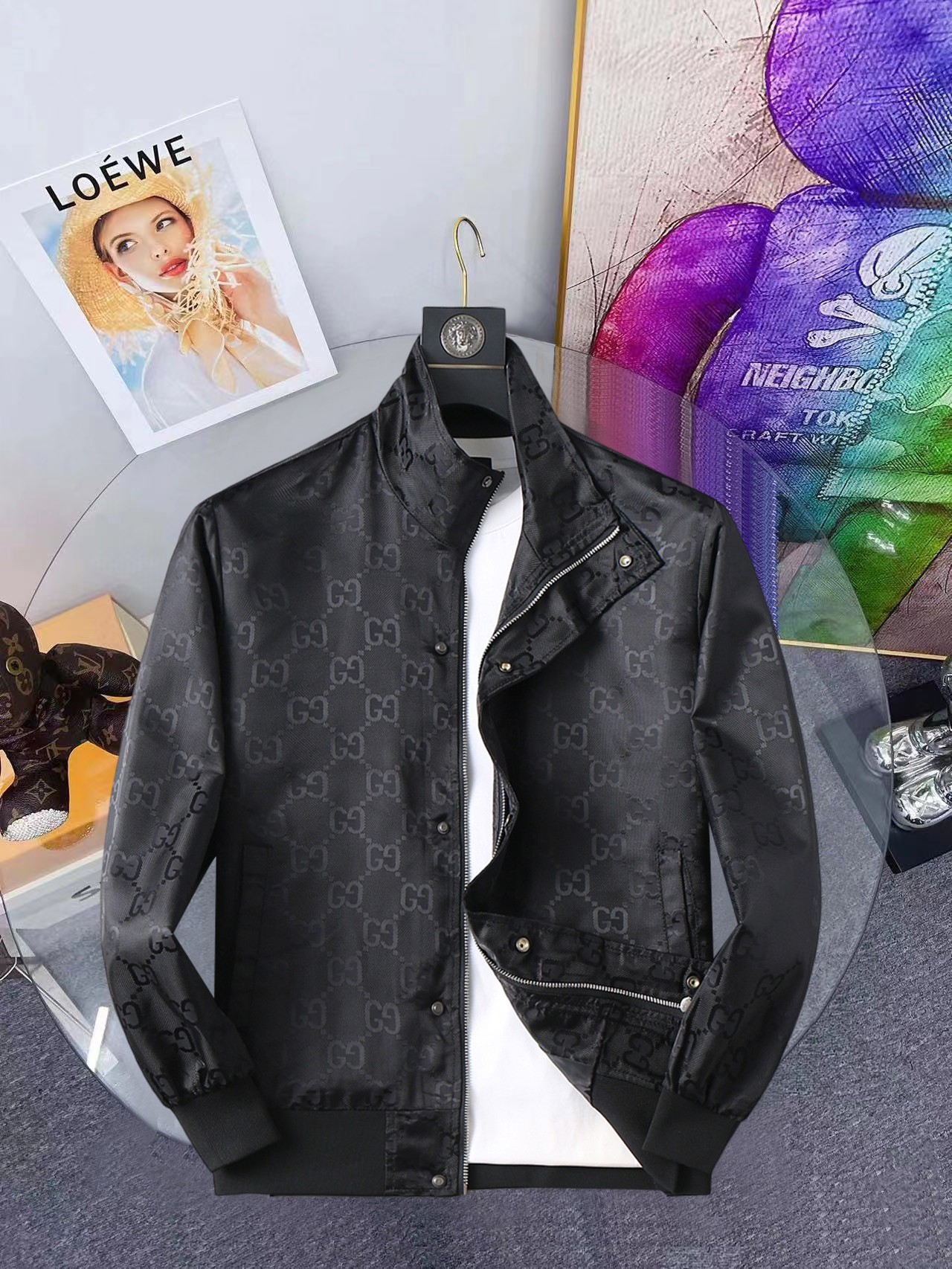 NO:648244,Same style as on Gucci official website, complete with three labels, on sale in advance. 2025ss new autumn men's jacket, reversible original single with three labels, high-end version. Custom-made fabrics at the counter. Highly breathable and comfortable, impeccable details, brand element design concept, reflecting high quality. Delicate and soft feel. Casual tailoring, excellent upper body shape. Size M～3XL, maximum wear 195 catties,,jackets & coats,jackets & coats,alexander wang19860909古奇官网同款,三标齐全,提前发售 2025ss开秋新款男士夹克外套,双面穿原单三标齐全高端版本 专柜定制面料 透气舒适度高,细节无可挑剔,品牌元素设计理念,体现高品质.手感细腻柔软 呈现休闲裁剪,上身版型超赞 码数M～3XL,最大穿195斤,,jackets & coats,jackets & coats,alexander wang,Men's clothing