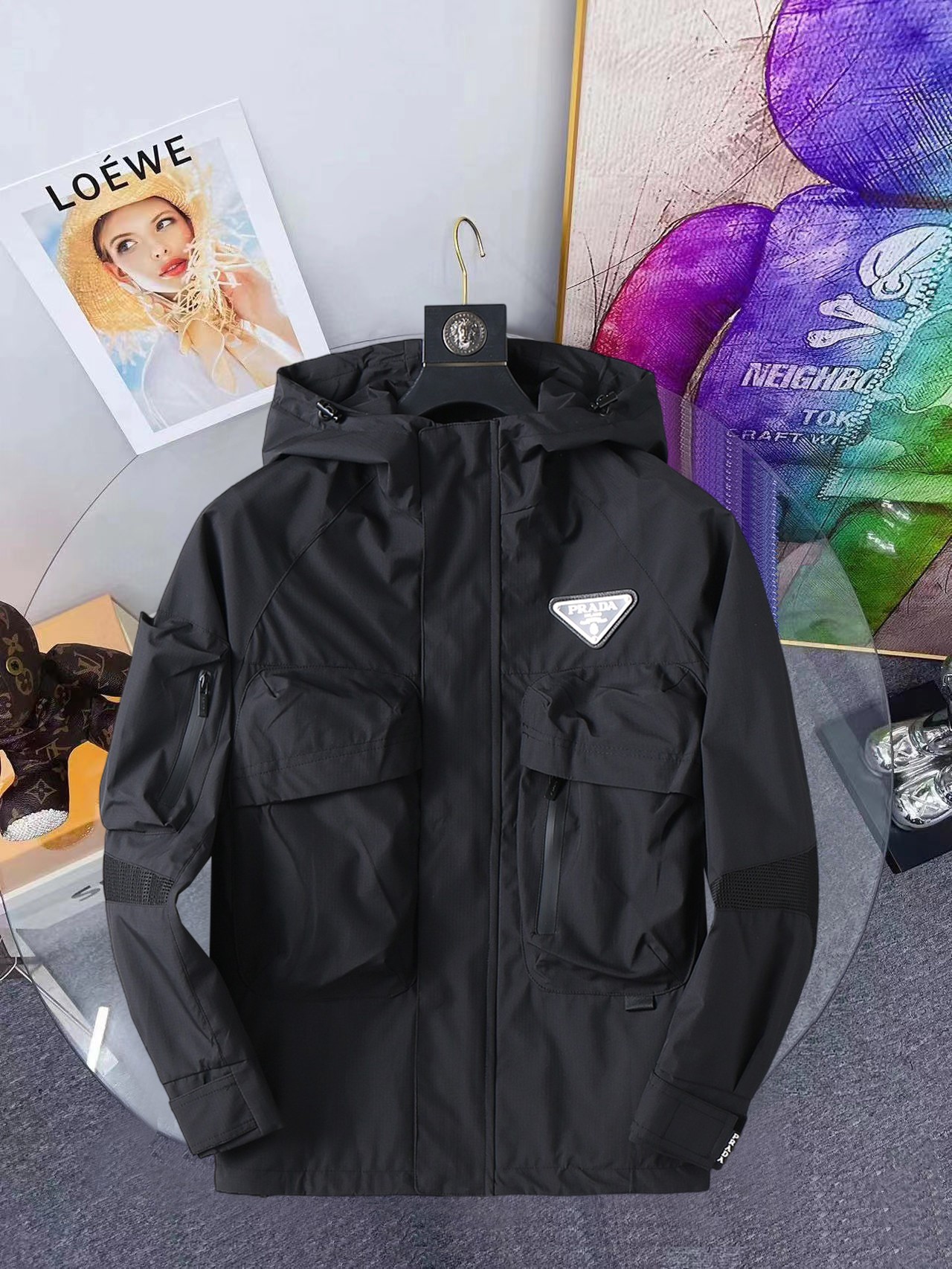 NO:648253,Same style as Prada official website, complete with three labels, sold in advance. 2025ss new autumn men's jacket, double-sided original single with three labels, high-end version. Custom-made fabrics at the counter. Highly breathable and comfortable, impeccable details, brand element design concept, reflecting high quality. Delicate and soft hand feel. Casual tailoring, excellent upper body shape. Size M～3XL, maximum wear 195 catties,, prada, jackets & coats, jackets & coats, alexander wang19860909普拉达官网同款,三标齐全,提前发售 2025ss开秋新款男士夹克外套,双面穿原单三标齐全高端版本 专柜定制面料 透气舒适度高,细节无可挑剔,品牌元素设计理念,体现高品质.手感细腻柔软 呈现休闲裁剪,上身版型超赞 码数M～3XL,最大穿195斤,,prada,jackets & coats,jackets & coats,alexander wang,Men's clothing