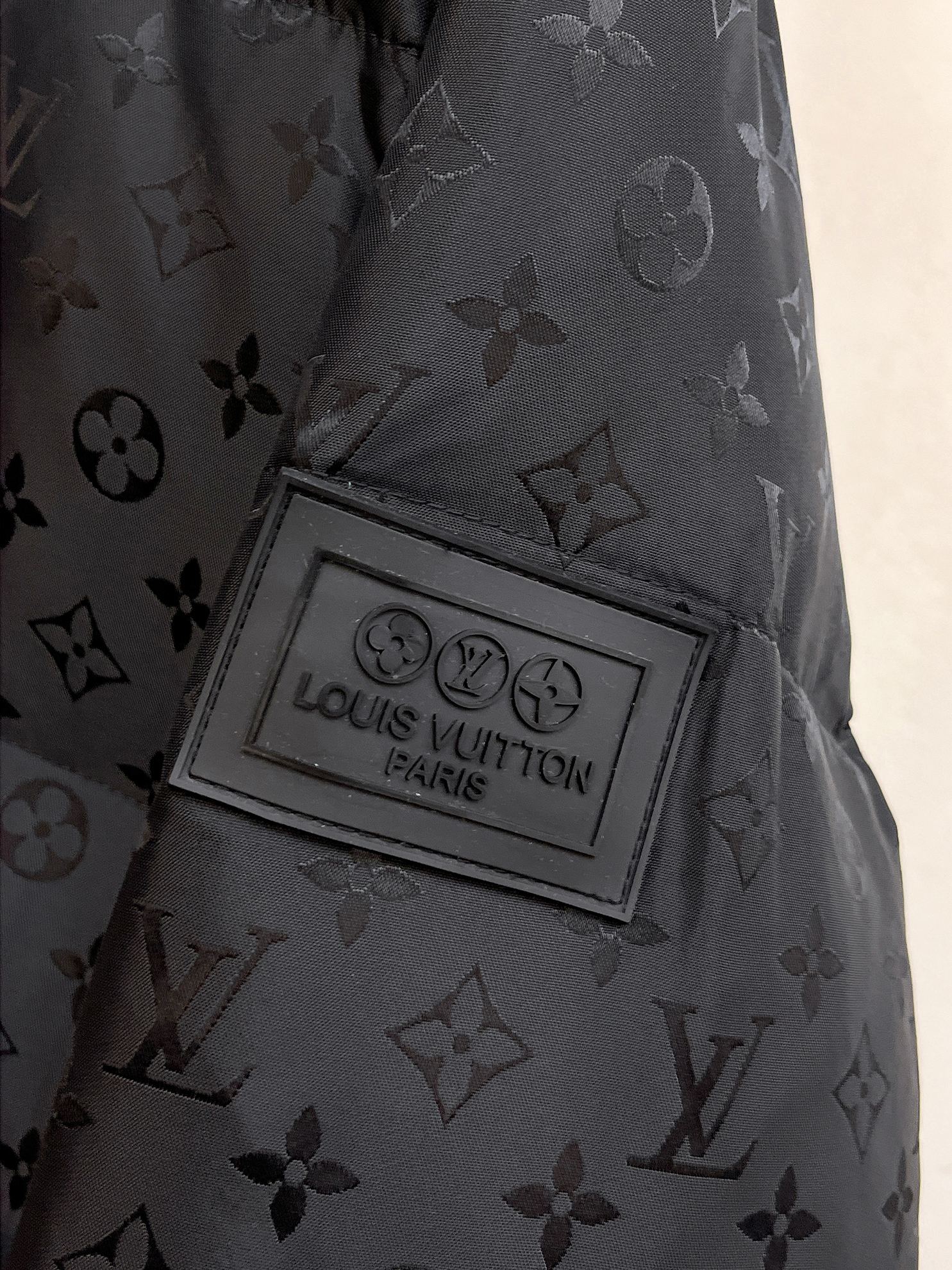 LV2024ss冬季新品时尚顶级羽绒服填充进口羽绒朵100%市面最高品质进口面料里布最高标准绝不跑绒辅料