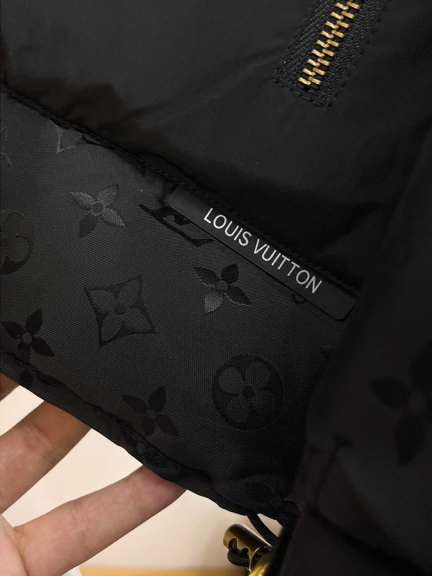 LV2024ss冬季新品时尚顶级羽绒服填充进口羽绒朵100%市面最高品质进口面料里布最高标准绝不跑绒辅料