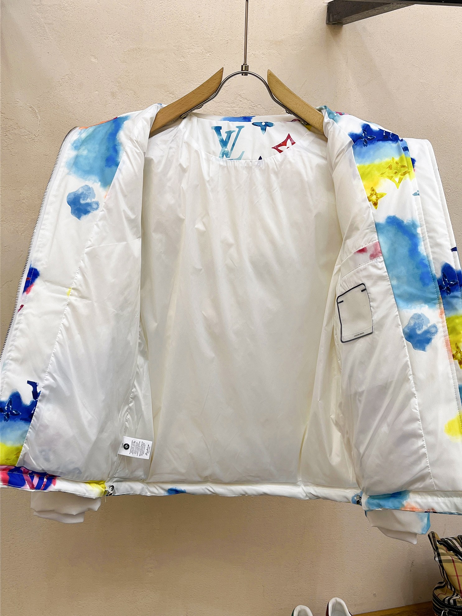 LV2024ss冬季新品时尚顶级羽绒服填充进口羽绒朵100%市面最高品质进口面料里布最高标准绝不跑绒辅料