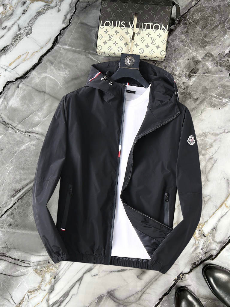 NO:950244,Same style as Mengkou official website, on sale in advance!  2026ss new autumn men's double-sided jacket, original single and three-standard high-end version!  Custom-made fabrics at the counter are highly breathable and comfortable, with impeccable details and brand element design concepts, reflecting high quality. It feels delicate and soft!  It presents a casual cut and the upper body shape is awesome!  Size M～3XL, maximum wearing capacity is 195 catties.,,Moncler,jackets & coats,jackets & coats,19860909蒙口 官网同款,提前发售！2026ss开秋新款男士双面夹克外套,原单三标齐全高端版本！专柜定制面料 透气舒适度高,细节无可挑剔,品牌元素设计理念,体现高品质.手感细腻柔软！呈现休闲裁剪,上身版型超赞！码数M～3XL,最大穿195斤.,,Moncler,jackets & coats,jackets & coats,,Men's clothing