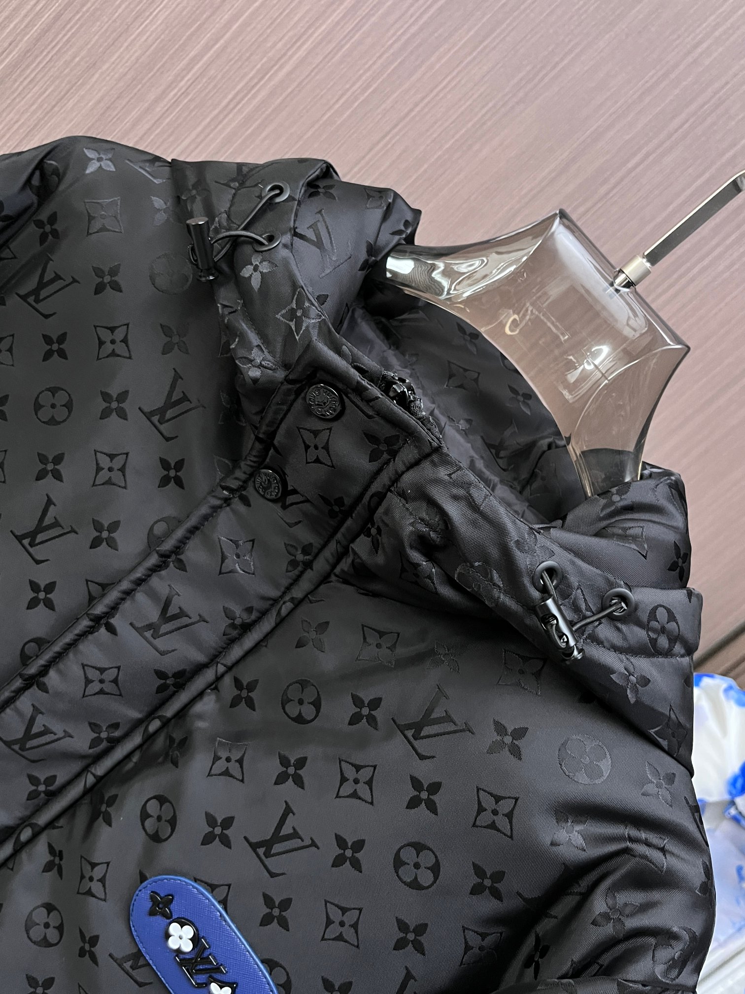 LV2024秋冬新款羽绒服这款号称羽绒服届最贵的全部90绒的带着经典的Logo组合搭配第一眼看到就是满满