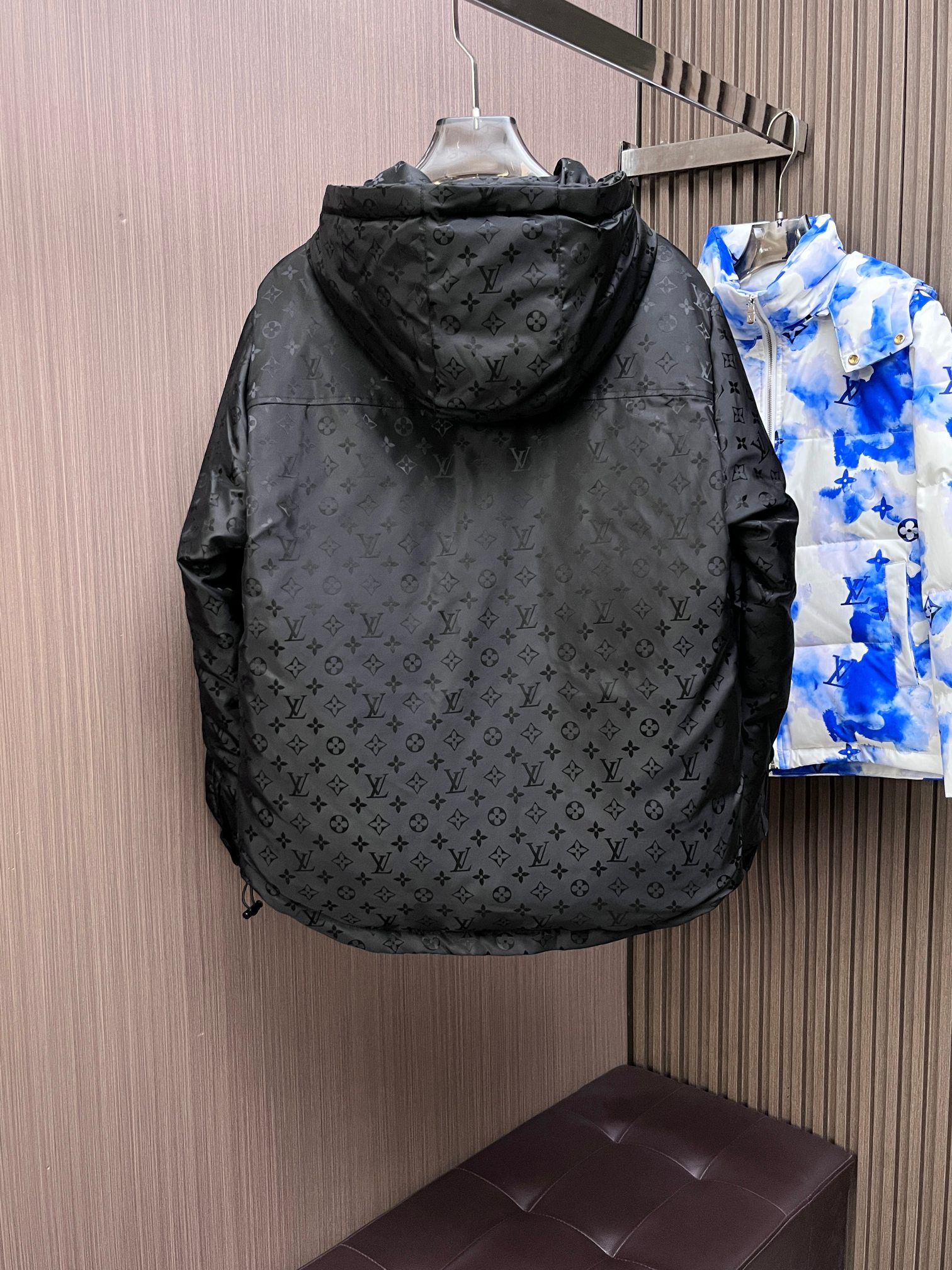 LV2024秋冬新款羽绒服这款号称羽绒服届最贵的全部90绒的带着经典的Logo组合搭配第一眼看到就是满满