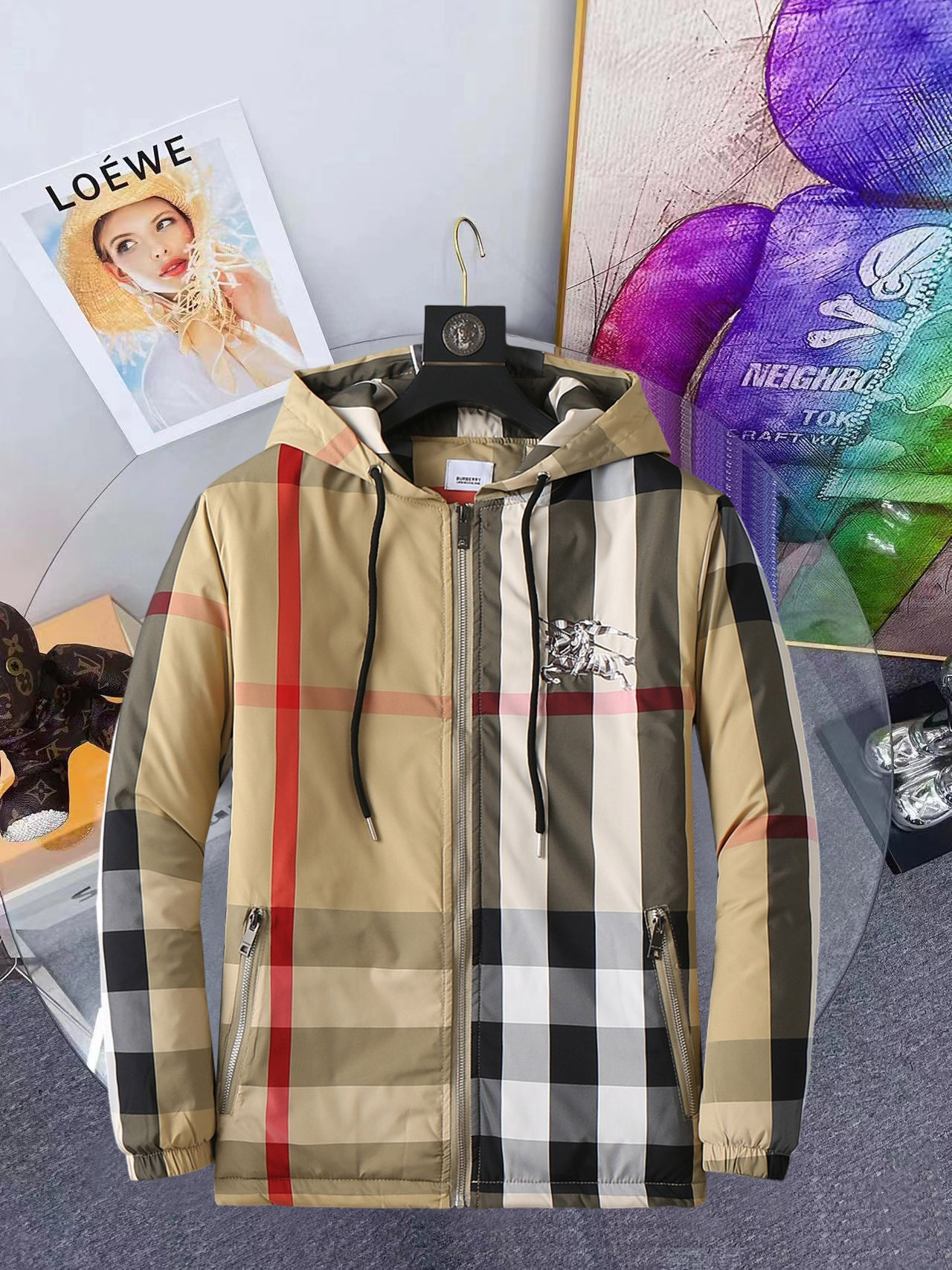 NO:648106,Burberry's new 2025ss winter down jacket with all three standards, the new product on the show is in perfect condition, comfortable and warm, the color is full and attractive, the design is very outstanding, it can easily enhance the fashion sense, the workmanship is extremely sophisticated and rigorous, and the wiring is neat and meticulous!  A masterpiece from a famous designer!  The upper body does not look bloated and is super handsome!  Available sizes M ~ XXXL,,burberry,jackets & coats,down jacket,alexander wang19860909巴宝莉 三标齐全 2025ss冬季新款羽绒棉服外套,秀场新品品相非常完美,舒适保暖,色泽饱满诱人,非常出彩的设计,轻松将时髦感进阶,做工极为考究严谨,走线工整细致！大牌设计师巨作！上身不显臃肿、超级帅气！现货码数M ～ XXXL,,burberry,jackets & coats,down jacket,alexander wang,Men's clothing