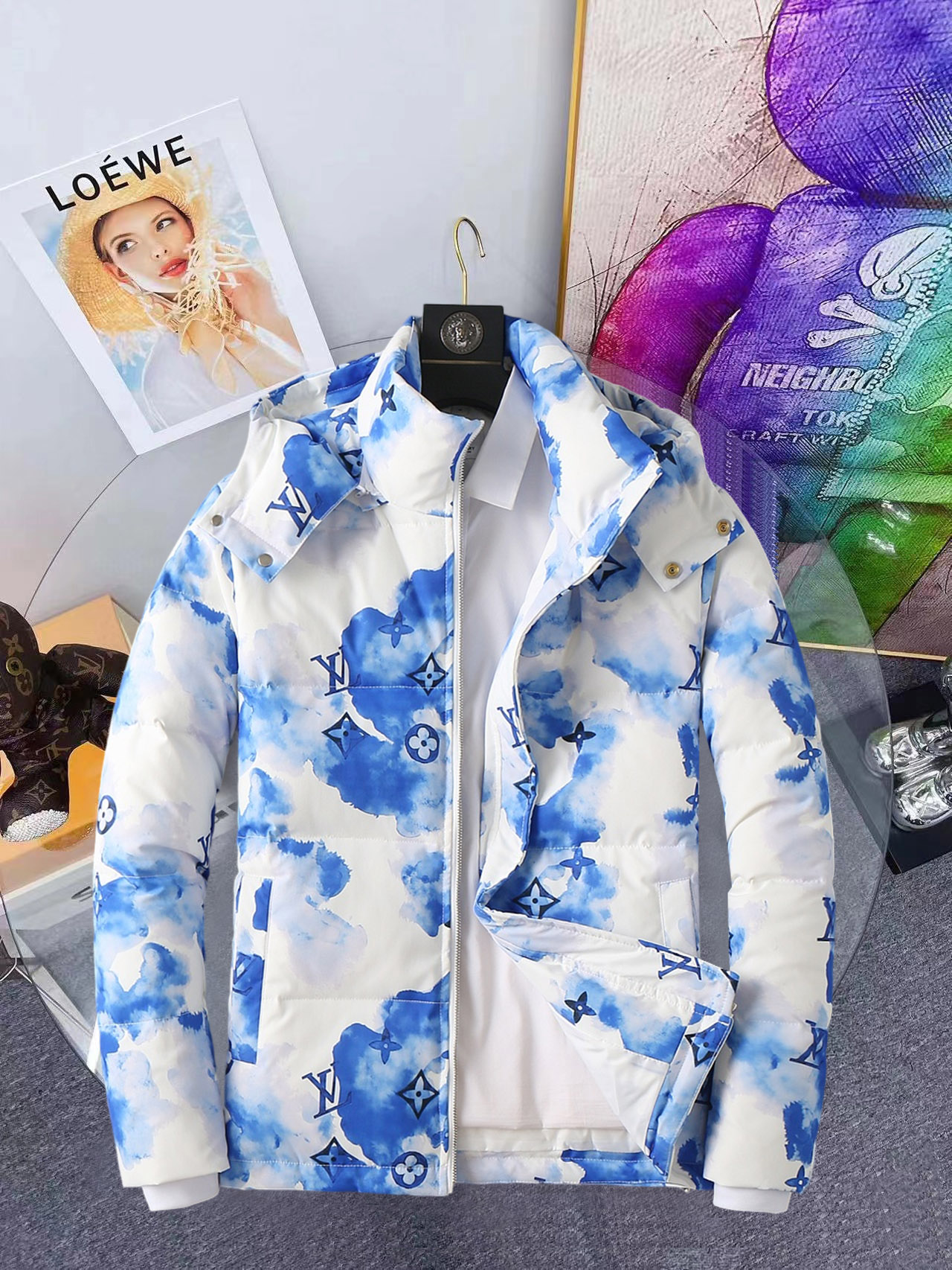 NO:648145,LV 2025 new winter down 90 white duck down jacket, the new product on the show is in perfect condition, comfortable and warm, the color is full and attractive, the very outstanding design can easily enhance the fashion sense, the workmanship is extremely sophisticated and rigorous, and the wiring is neat and meticulous!  A masterpiece from a famous designer!  The upper body does not look bloated and is super handsome!  Counter size M～XXXL,,louis vuitton,jackets & coats,down jacket,alexander wang19860909LV 2025冬季新款羽绒90白鸭绒外套,秀场新品品相非常完美,舒适保暖,色泽饱满诱人,非常出彩的设计,轻松将时髦感进阶,做工极为考究严谨,走线工整细致！大牌设计师巨作！上身不显臃肿、超级帅气！柜台码数M～XXXL,,louis vuitton,jackets & coats,down jacket,alexander wang,Men's clothing