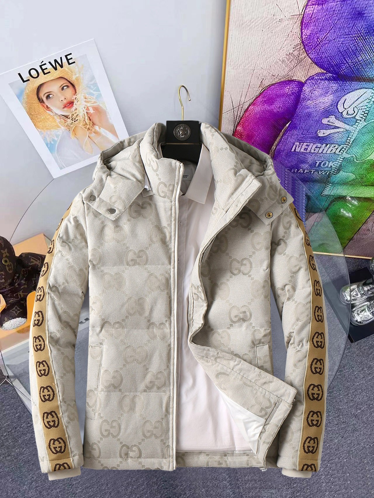 NO:648148,Gucci's 2025 new winter down 90 white duck down jacket, the new product on the show is in perfect condition, comfortable and warm, the color is full and attractive, the very outstanding design easily enhances the sense of fashion, the workmanship is extremely sophisticated and rigorous, and the wiring is neat and meticulous!  A masterpiece from a famous designer!  The upper body does not look bloated and is super handsome!  Counter size M～XXXL,,jackets & coats,down jacket,alexander wang19860909古奇 2025冬季新款羽绒90白鸭绒外套,秀场新品品相非常完美,舒适保暖,色泽饱满诱人,非常出彩的设计,轻松将时髦感进阶,做工极为考究严谨,走线工整细致！大牌设计师巨作！上身不显臃肿、超级帅气！柜台码数M～XXXL,,jackets & coats,down jacket,alexander wang,Men's clothing