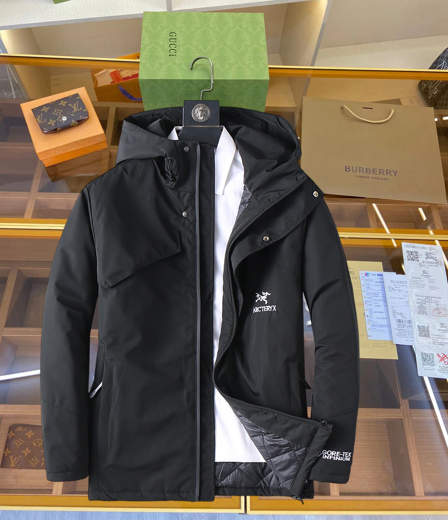 NO:629817,Arc'teryx's 2025ss winter new down jacket with all three standards, the new product on the show is in perfect condition, comfortable and warm, the color is full and attractive, the design is very outstanding, it can easily enhance the fashion sense, the workmanship is extremely sophisticated and rigorous, and the wiring is neat and meticulous!  A masterpiece from a famous designer!  The upper body does not look bloated and is super handsome!  Available size M ~ XXXL,arc'teryx,jackets & coats,down jacket,alexander wang19860909始祖鸟 三标齐全 2025ss冬季新款羽绒棉服外套,秀场新品品相非常完美,舒适保暖,色泽饱满诱人,非常出彩的设计,轻松将时髦感进阶,做工极为考究严谨,走线工整细致！大牌设计师巨作！上身不显臃肿、超级帅气！现货码数M ～ XXXL,arc'teryx,jackets & coats,down jacket,alexander wang,Men's clothing