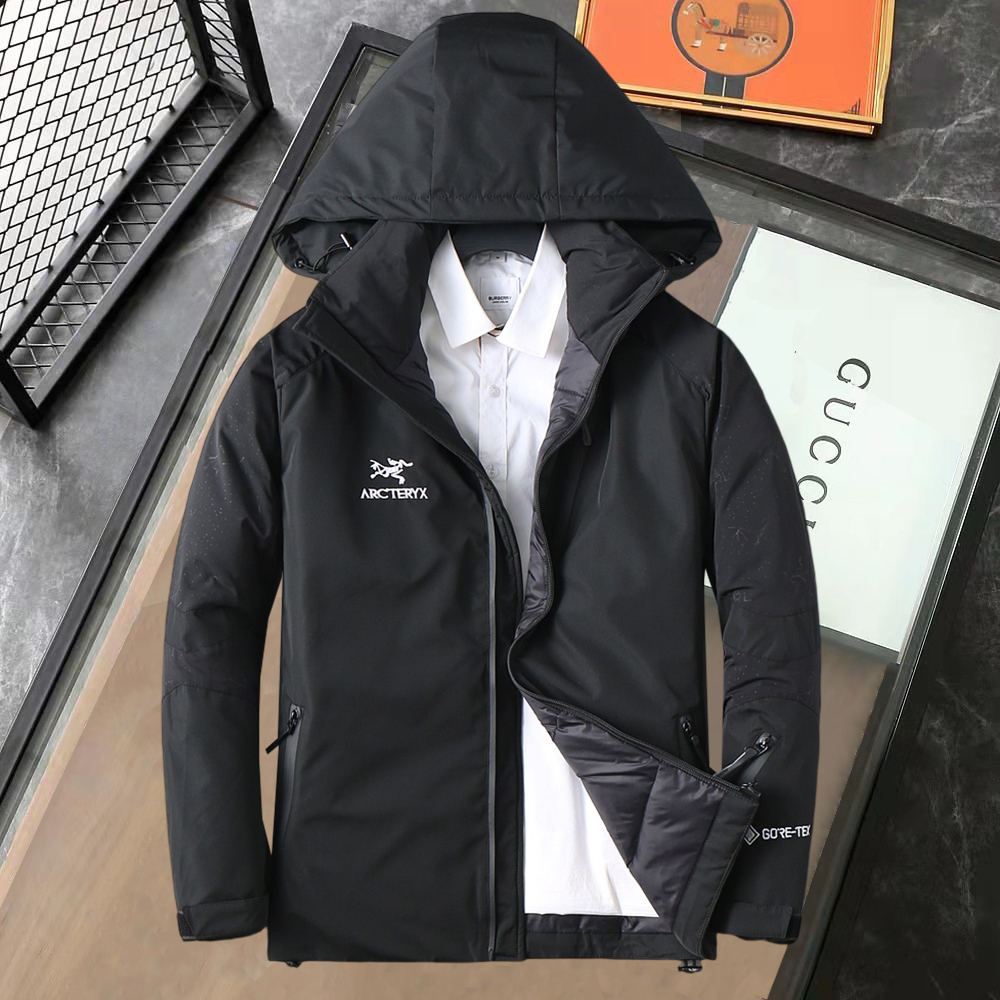 NO:595221,Arc'teryx's 2025 spring and winter new down jacket. This is known as the most expensive down jacket in the world, with 90 down in total. With a classic logo combination, it is full of visual impact at first sight. It has better thermal insulation performance, is light and not heavy, and has good loft recovery after compression, and it can gather heat and lock in temperature!  Personalized color matching design, fresh and energetic!  There are too many versions circulating in the market. In addition to the different fabrics and workmanship, the biggest difference is that the filling is not goose down at all but feather silk or velvet, etc., and it is not easy to distinguish for those who don’t understand. In addition, the fabrics and workmanship are definitely not of the same level. In short, look for us and you will never go astray. All the exclusive full colors are purchased from genuine development. If you understand the quality of our down jackets, you can safely recommend it with your eyes closed. The three standards are complete!  Uniform series for men and women!  Size M-3XL. Maximum wear is 195 pounds.,arc'teryx,down jacket,alexander wang19860909始祖鸟 2025春冬新款羽绒服.这款号称羽绒服届最贵的,全部90绒的.带着经典的Logo组合搭配,第一眼看到就是满满的视觉冲击,保暖性能更出色,轻便不厚重,且压缩后的蓬松度恢复性好,聚热锁温！个性的拼色设计,清新有活力！市面流通的版本实在太多了,除了面料做工不同外,最大的区别就是填充物根本不是鹅绒而是羽丝或手感绒等等,而不懂的根本不容易区分.另外面料和做工也绝对不是一个级别,总之认准我们,让你绝对不跑偏,独家全色全部购入正版开发,懂我们家羽绒服质量的,完全可以放心闭眼推.三标齐全！男女同款系列！码数M-3XL.最大穿到195斤.,arc'teryx,down jacket,alexander wang,Men's clothing