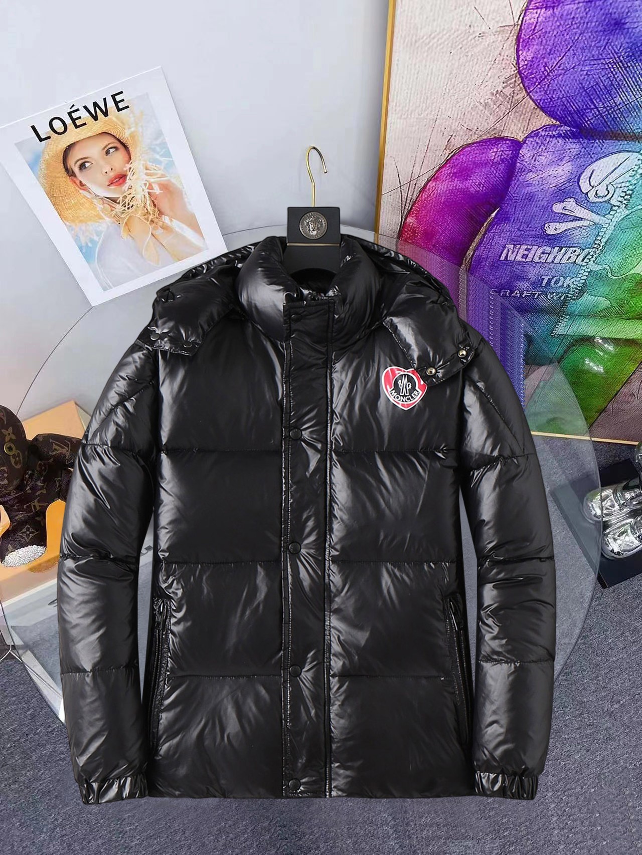 NO:648174,Arc'teryx's 2025 spring and winter new down jacket. This is known as the most expensive down jacket in the world, with 90 down in total. With a classic logo combination, it is full of visual impact at first sight. It has better thermal insulation performance, is light and not heavy, and has good loft recovery after compression, and it can gather heat and lock in temperature!  Personalized color matching design, fresh and energetic!  There are too many versions circulating in the market. In addition to the different fabrics and workmanship, the biggest difference is that the filling is not goose down at all but feather silk or velvet, etc., and it is not easy to distinguish for those who don’t understand. In addition, the fabrics and workmanship are definitely not of the same level. In short, look for us and you will never go astray. All the exclusive full colors are purchased from genuine development. If you understand the quality of our down jackets, you can safely recommend it with your eyes closed. The three standards are complete!  Uniform series for men and women!  Size M-3XL. Maximum wear is 195 pounds.,arc'teryx,down jacket,alexander wang19860909始祖鸟 2025春冬新款羽绒服.这款号称羽绒服届最贵的,全部90绒的.带着经典的Logo组合搭配,第一眼看到就是满满的视觉冲击,保暖性能更出色,轻便不厚重,且压缩后的蓬松度恢复性好,聚热锁温！个性的拼色设计,清新有活力！市面流通的版本实在太多了,除了面料做工不同外,最大的区别就是填充物根本不是鹅绒而是羽丝或手感绒等等,而不懂的根本不容易区分.另外面料和做工也绝对不是一个级别,总之认准我们,让你绝对不跑偏,独家全色全部购入正版开发,懂我们家羽绒服质量的,完全可以放心闭眼推.三标齐全！男女同款系列！码数M-3XL.最大穿到195斤.,arc'teryx,down jacket,alexander wang,Men's clothing