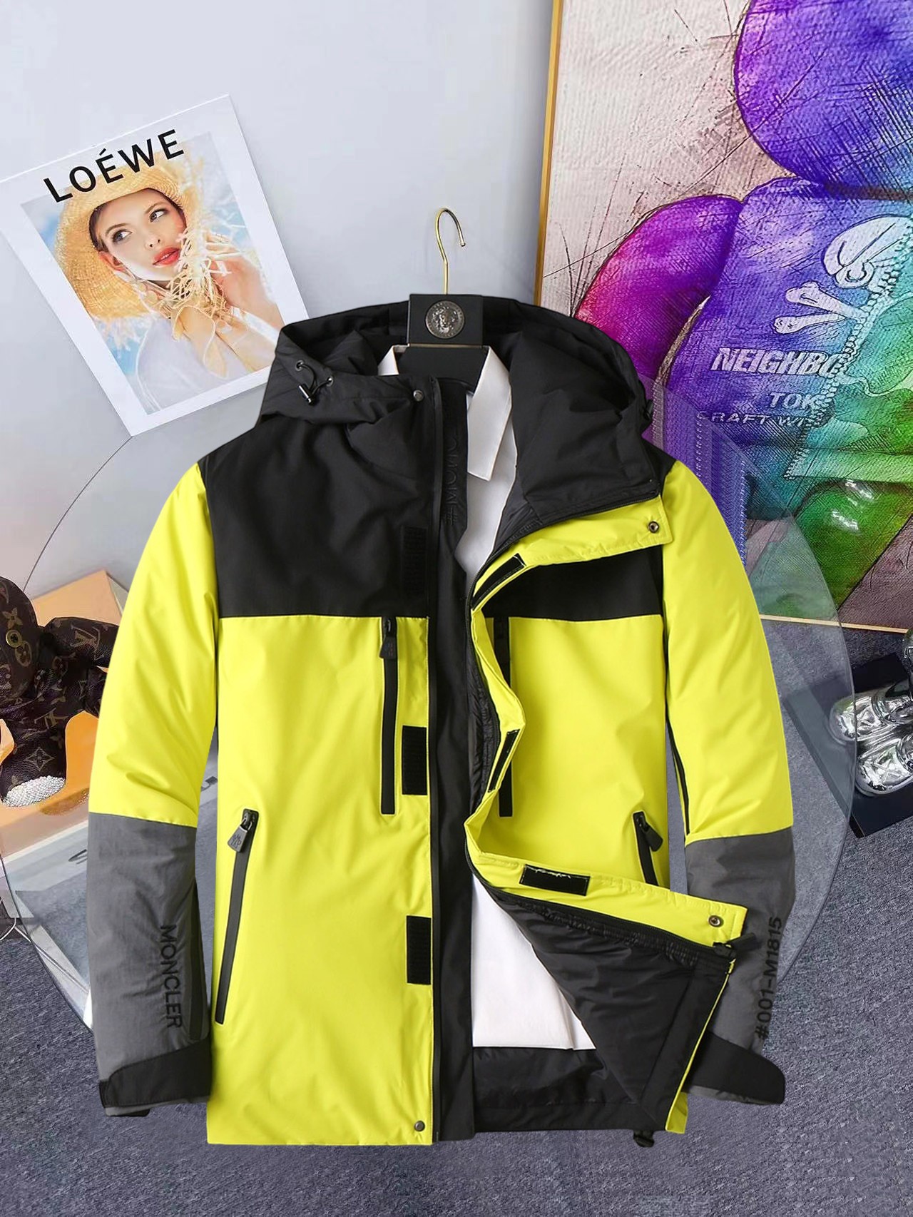 NO:648179,Mengkou's 2025 spring and winter new down jacket. This is known as the most expensive down jacket in the world, with 90 down in total. With a classic logo combination, it is full of visual impact at first sight. It has better thermal insulation performance, is light and not heavy, and has good loft recovery after compression, and can gather heat and lock in temperature!  Personalized color matching design, fresh and energetic!  There are too many versions circulating in the market. In addition to the different fabrics and workmanship, the biggest difference is that the filling is not goose down at all but feather silk or velvet, etc., and it is not easy to distinguish for those who don’t understand. In addition, the fabrics and workmanship are definitely not of the same level. In short, look for us and you will never go astray. All the exclusive full colors are purchased from genuine development. If you understand the quality of our down jackets, you can safely recommend it with your eyes closed. The three standards are complete!  Uniform series for men and women!  Size M-3XL. Maximum wear is 195 pounds.,,Moncler,down jacket,alexander wang19860909蒙口 2025春冬新款羽绒服.这款号称羽绒服届最贵的,全部90绒的.带着经典的Logo组合搭配,第一眼看到就是满满的视觉冲击,保暖性能更出色,轻便不厚重,且压缩后的蓬松度恢复性好,聚热锁温！个性的拼色设计,清新有活力！市面流通的版本实在太多了,除了面料做工不同外,最大的区别就是填充物根本不是鹅绒而是羽丝或手感绒等等,而不懂的根本不容易区分.另外面料和做工也绝对不是一个级别,总之认准我们,让你绝对不跑偏,独家全色全部购入正版开发,懂我们家羽绒服质量的,完全可以放心闭眼推.三标齐全！男女同款系列！码数M-3XL.最大穿到195斤.,,Moncler,down jacket,alexander wang,Men's clothing