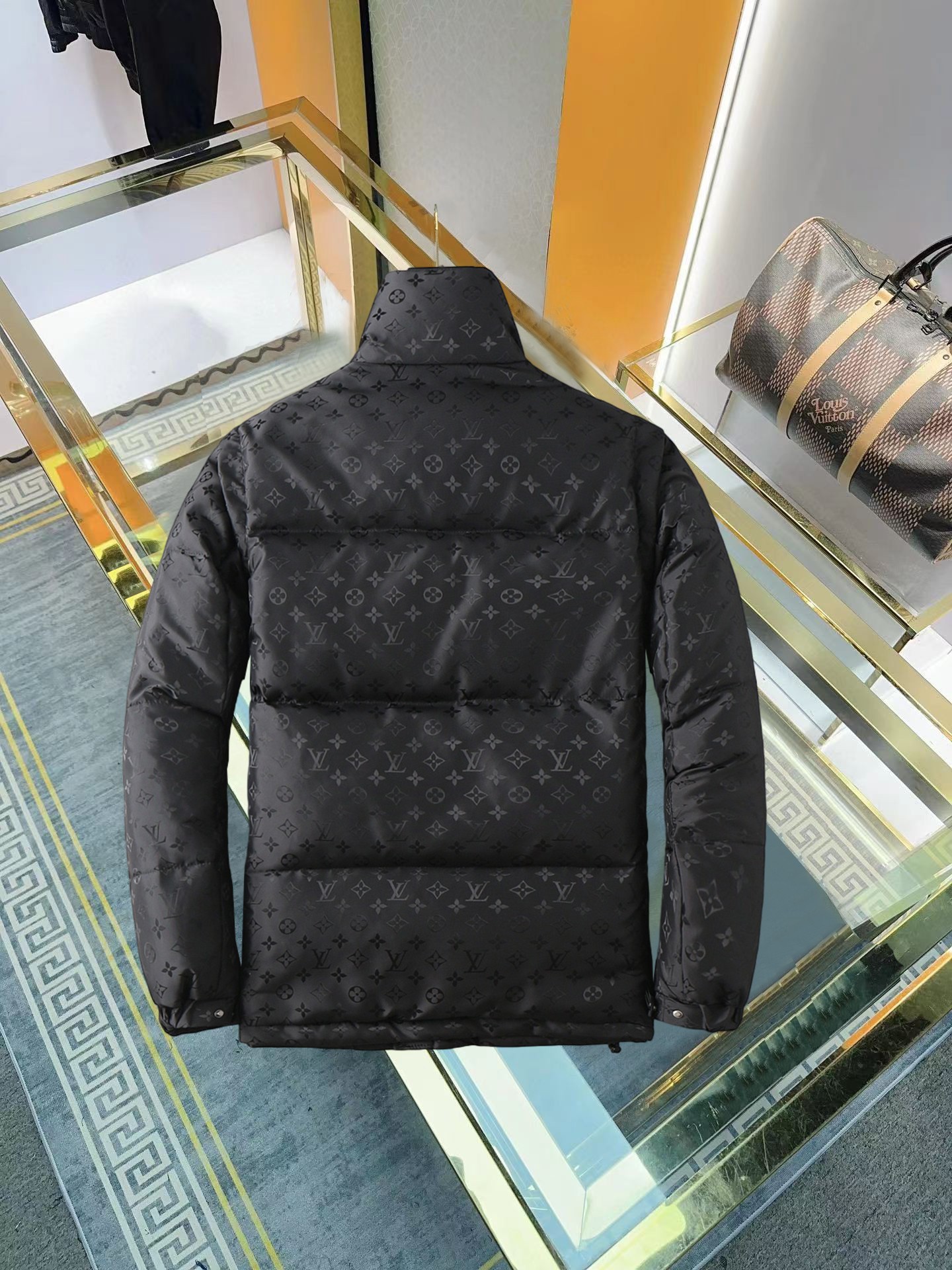 LV2024ss冬季新品,一衣两种穿法时尚顶级羽绒服填充进口羽绒朵100%市面最高品质进口面料里布最高标