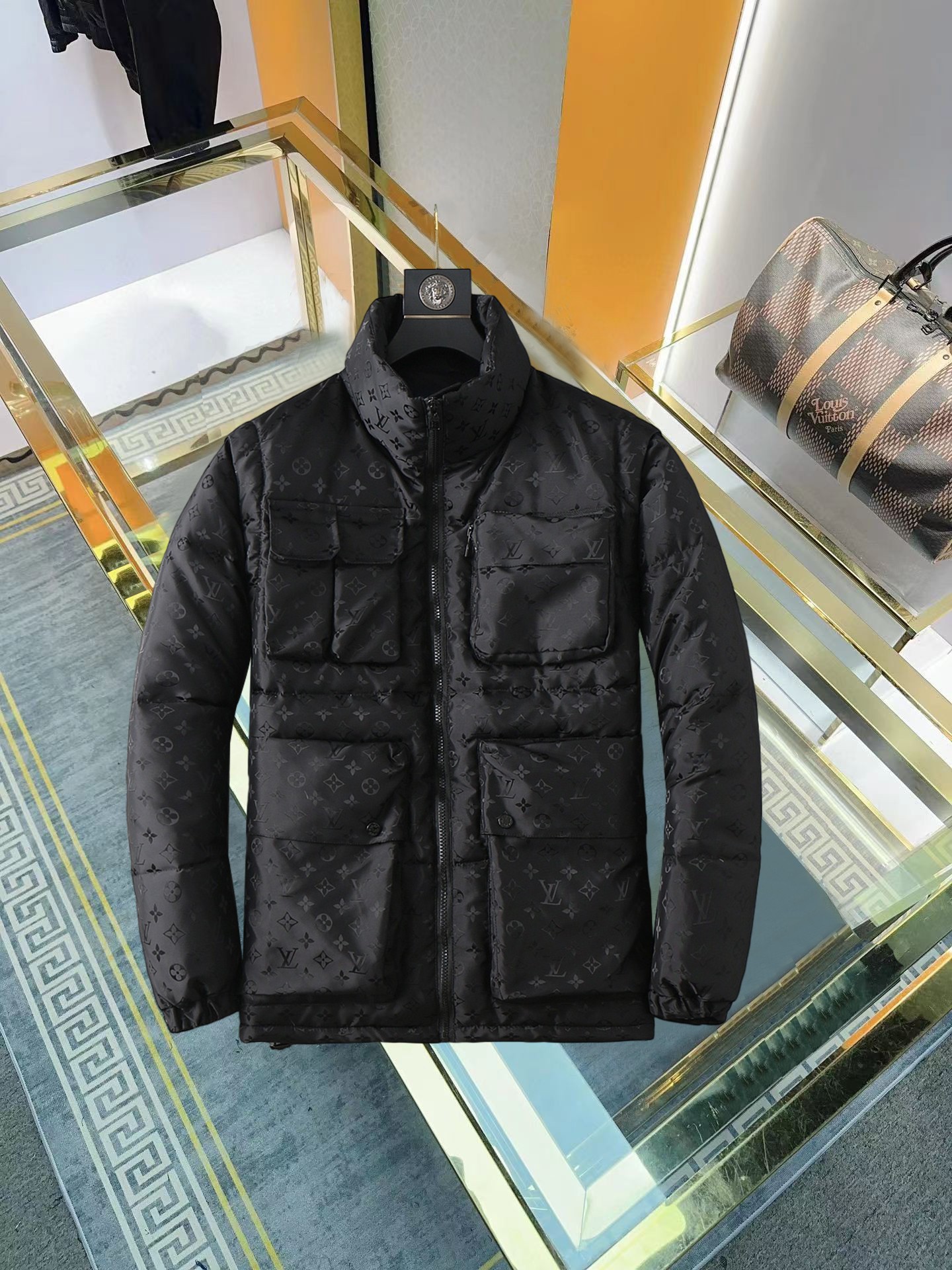 LV2024ss冬季新品,一衣两种穿法时尚顶级羽绒服填充进口羽绒朵100%市面最高品质进口面料里布最高标