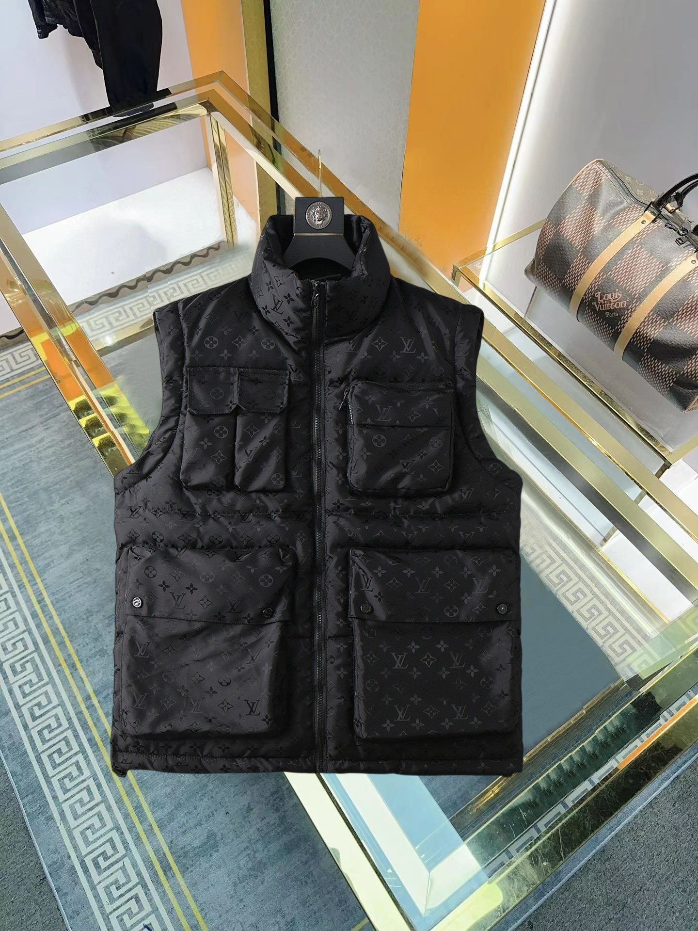 LV2024ss冬季新品,一衣两种穿法时尚顶级羽绒服填充进口羽绒朵100%市面最高品质进口面料里布最高标