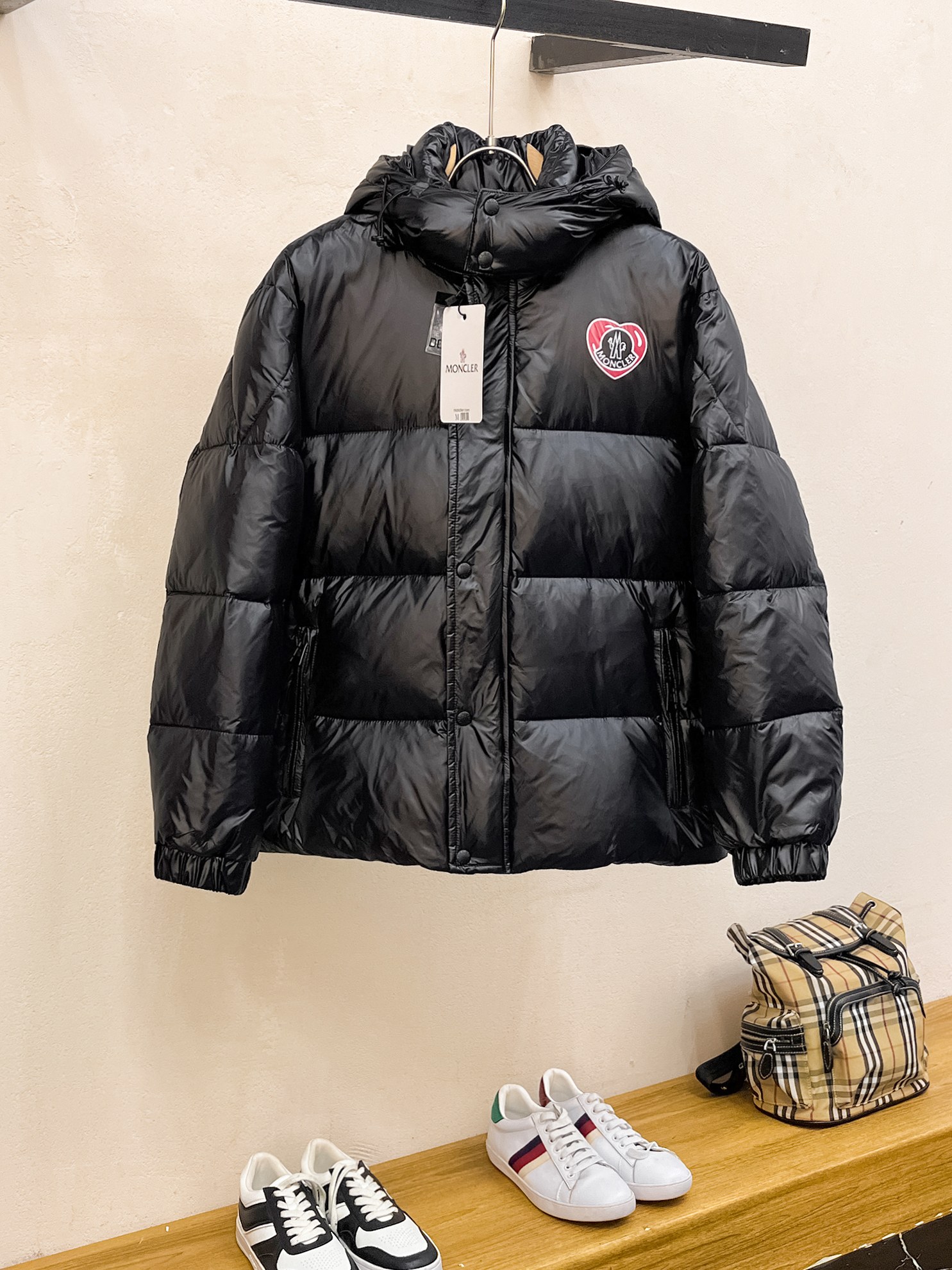 NO:646193,Mengkou 2025ss winter new fashion top down jacket is filled with imported down, the highest quality on the market, imported fabrics, the highest lining standards, no down, all accessories and hardware are custom-made from the original factory, 10 years of focus on clothing production, ensuring the smoothness of each piece of clothing, the Rolls Royce of the down jacket industry. Sizes M-L-XL-2XL-3XL,, Moncler, down jacket, alexander wang19860909蒙口 2025ss冬季新品时尚顶级羽绒服 填充进口羽绒朵,市面最高品质,进口面料,里布最高标准,绝不跑绒,辅料五金全部原厂定做,10年专注服装生产,保证每件衣服的平整性,羽绒服界的劳斯莱斯 尺码M-L-XL-2XL-3XL,,Moncler,down jacket,alexander wang,Men's clothing