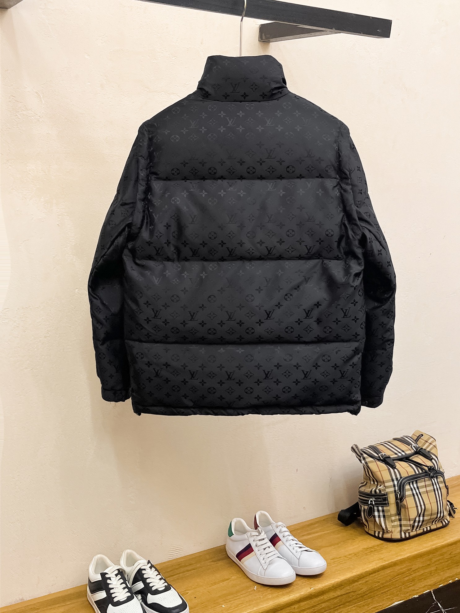 LV2024ss冬季新品,一衣两种穿法时尚顶级羽绒服填充进口羽绒朵100%市面最高品质进口面料里布最高标