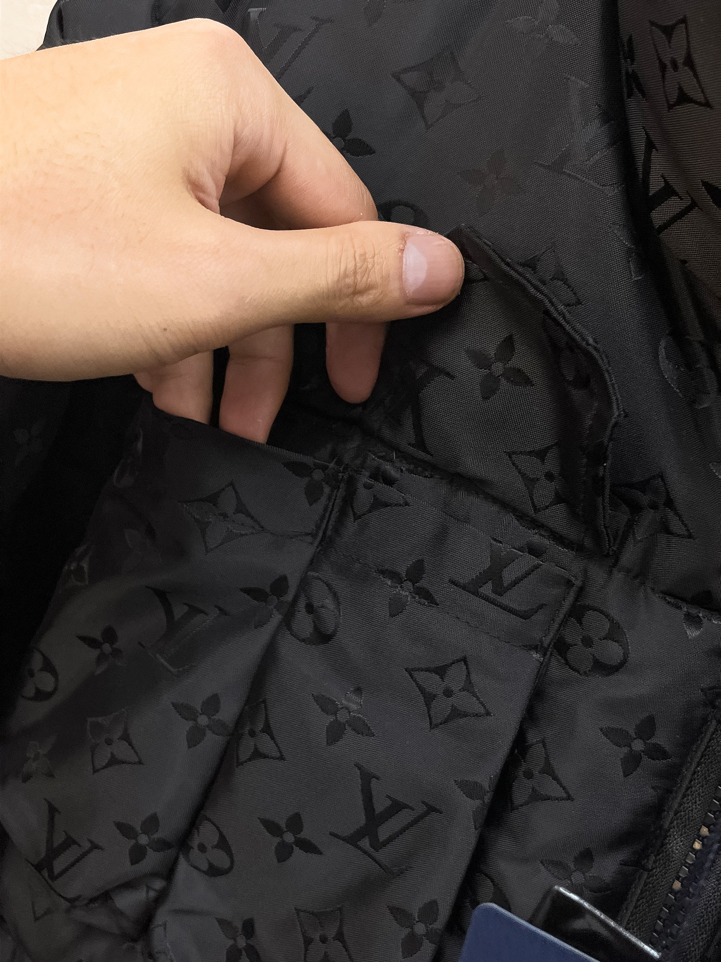 LV2024ss冬季新品,一衣两种穿法时尚顶级羽绒服填充进口羽绒朵100%市面最高品质进口面料里布最高标