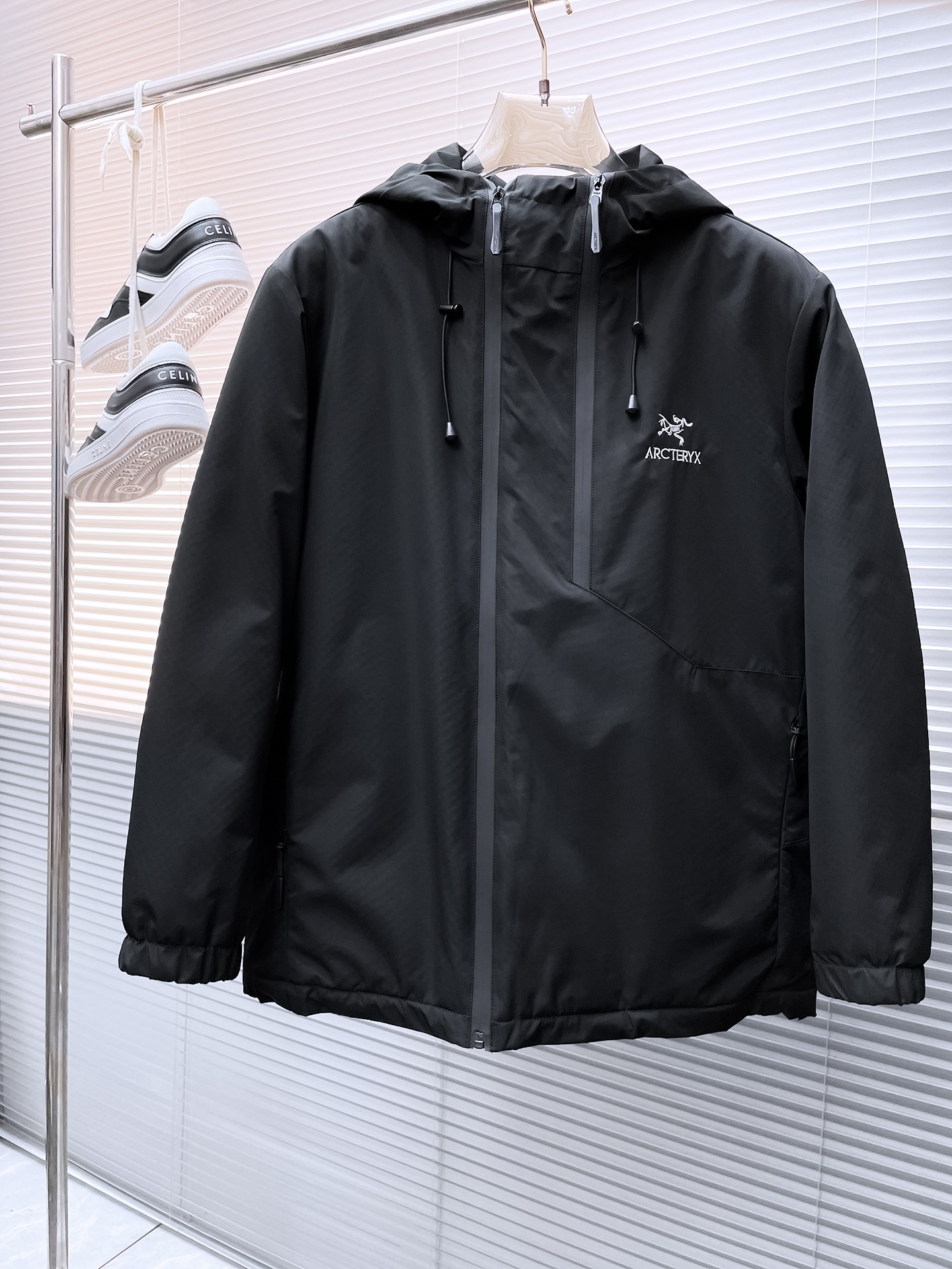 NO:727854,Support replacement after the year!  Arc'teryx's three-standard complete 2025ss new winter down jacket and cotton jacket. The new product on the show is in perfect condition. It is comfortable and warm, with full and attractive colors. It has a very outstanding design that easily enhances the sense of fashion. The workmanship is extremely sophisticated and rigorous, and the wiring is neat and meticulous!  A masterpiece from a famous designer!  The upper body does not look bloated and is super handsome!  Available sizes M ~ XXXL, arc'teryx, jackets & coats, down jacket,19860909支持年后退换！ 始祖鸟 三标齐全 2025ss冬季新款羽绒棉服加棉外套,秀场新品品相非常完美,舒适保暖,色泽饱满诱人,非常出彩的设计,轻松将时髦感进阶,做工极为考究严谨,走线工整细致！大牌设计师巨作！上身不显臃肿、超级帅气！现货码数M ～ XXXL,arc'teryx,jackets & coats,down jacket,,Men's clothing