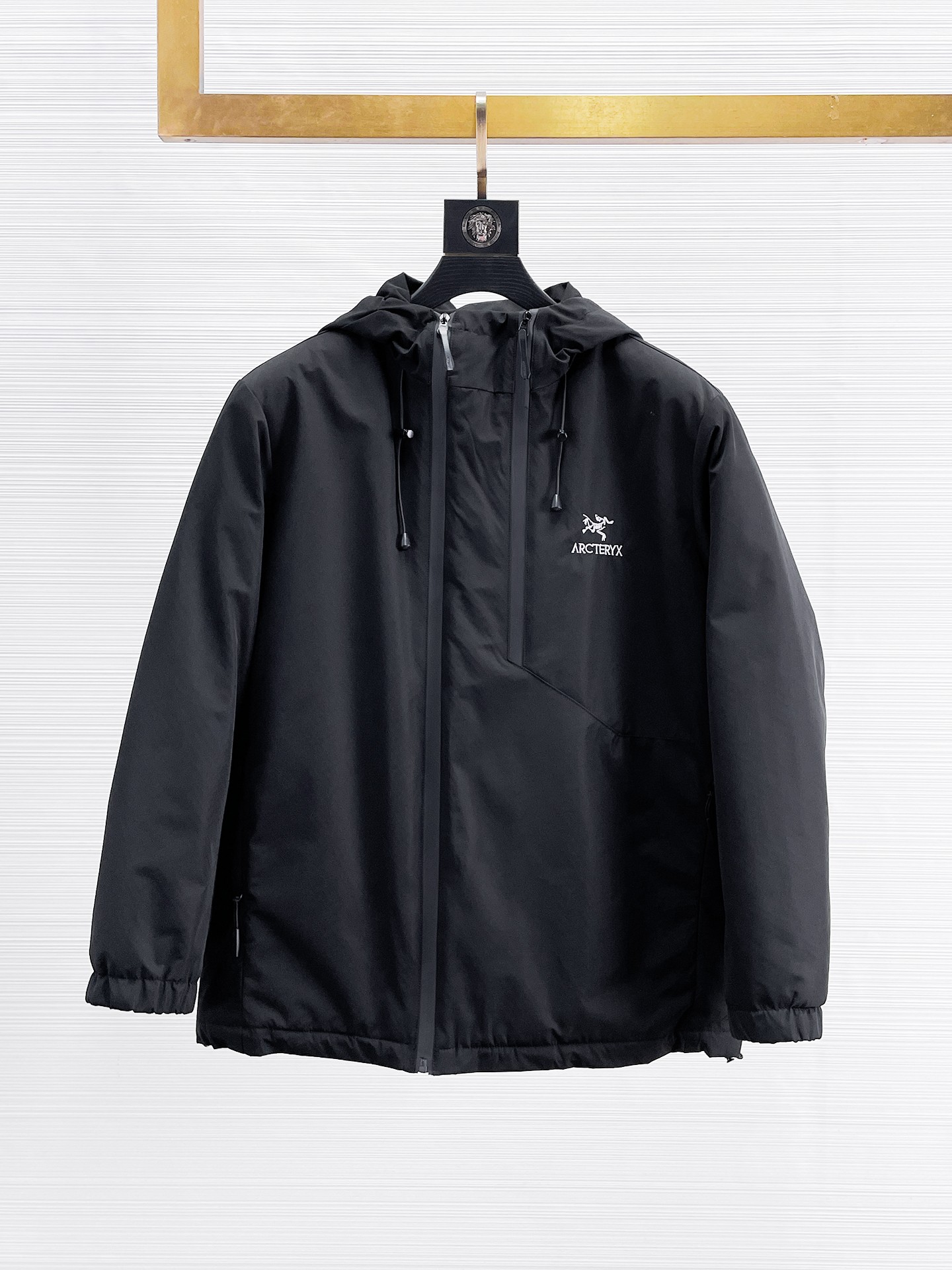 NO:655914,Arc'teryx's 2025ss winter new down jacket with all three standards, the new product on the show is in perfect condition, comfortable and warm, the color is full and attractive, the design is very outstanding, it can easily enhance the fashion sense, the workmanship is extremely sophisticated and rigorous, and the wiring is neat and meticulous!  A masterpiece from a famous designer!  The upper body does not look bloated and is super handsome!  Available size M ~ XXXL,arc'teryx,jackets & coats,down jacket,alexander wang19860909始祖鸟 三标齐全 2025ss冬季新款羽绒棉服外套,秀场新品品相非常完美,舒适保暖,色泽饱满诱人,非常出彩的设计,轻松将时髦感进阶,做工极为考究严谨,走线工整细致！大牌设计师巨作！上身不显臃肿、超级帅气！现货码数M ～ XXXL,arc'teryx,jackets & coats,down jacket,alexander wang,Men's clothing