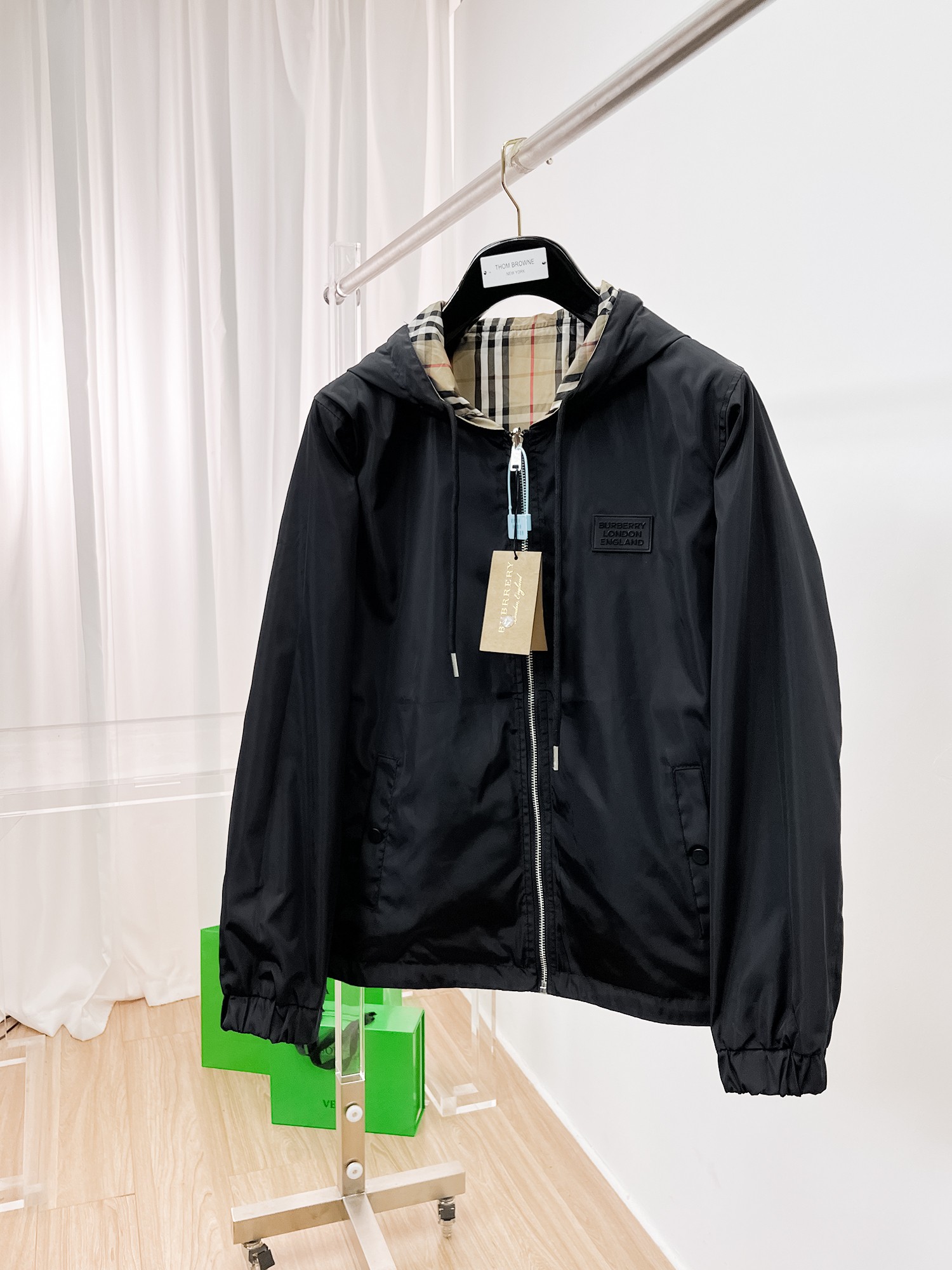 NO:135236,Burberry's official website is the same model, released in advance!  2025ss Spring New Men's Double-sided Jacket Jacket, the original single three-standard full high-end version!  With hidden hat, customized fabric for counter, high breathability and comfort, impeccable details, brand element design concept, reflecting high quality. The feel is delicate and soft!  It is casually cut, with a great upper body style!  The size M~3XL, the maximum wear is 195 catties., burberry, jackets & coats, jackets & coats, hats, alexander wang19860909巴宝莉 官网同款,提前发售！2025ss开春新款男士双面穿夹克外套,原单三标齐全高端版本！带隐藏帽,专柜定制面料 透气舒适度高,细节无可挑剔,品牌元素设计理念,体现高品质.手感细腻柔软！呈现休闲裁剪,上身版型超赞！码数M～3XL,最大穿195斤.,,burberry,jackets & coats,jackets & coats,hats,alexander wang,Men's clothing