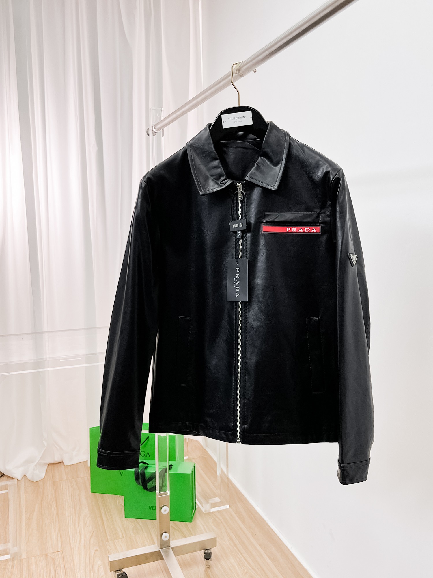 2025 New Men’s Leather Jacket: High-End Design with Hidden Hats and Impeccable Detail