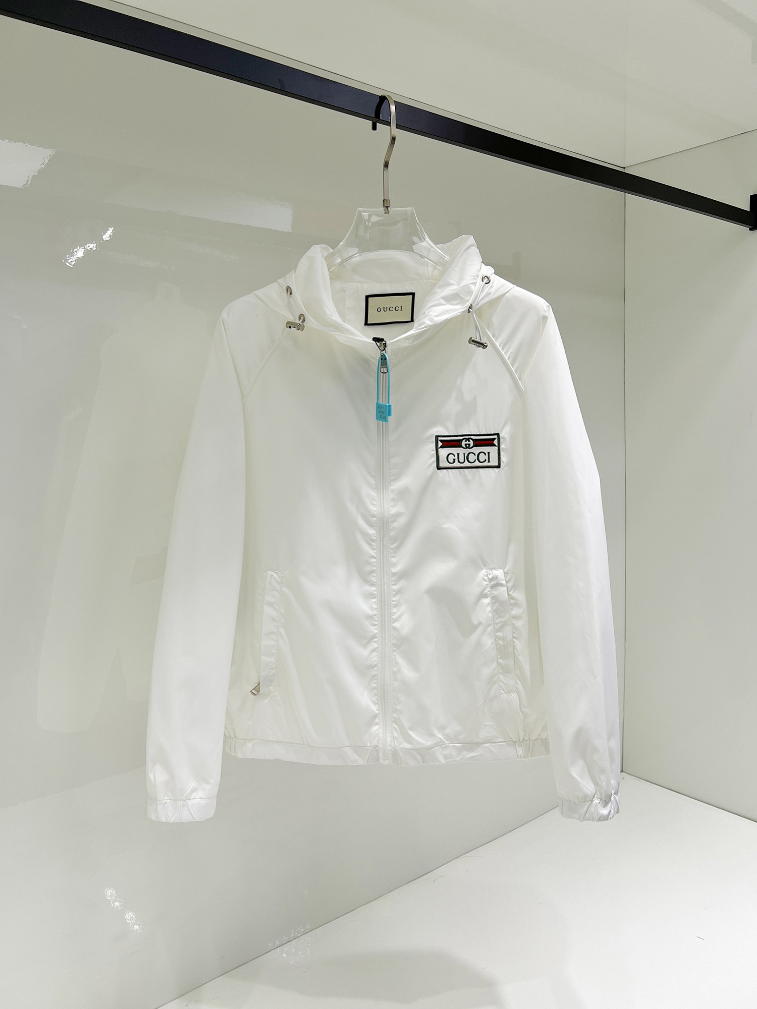 NO:131513,Guqi, the same style on the official website, complete three standards, released in advance. SS Spring New Men's Jacket, original three standards, full high-end version. Customized fabric for counter, breathable and comfortable, impeccable details, brand elements design concept, reflect high quality. The feel is delicate and soft, presents casual cut, and the upper body style is superb. Number of sizes M~3XL, maximum wear 195 kilograms, jackets & coats, jackets & coats, alexander wang19860909古奇 官网同款,三标齐全,提前发售 ss开春新款男士夹克外套,原单三标齐全高端版本 专柜定制面料 透气舒适度高,细节无可挑剔,品牌元素设计理念,体现高品质.手感细腻柔软 呈现休闲裁剪,上身版型超赞 码数M～3XL,最大穿195斤,,jackets & coats,jackets & coats,alexander wang,Men's clothing