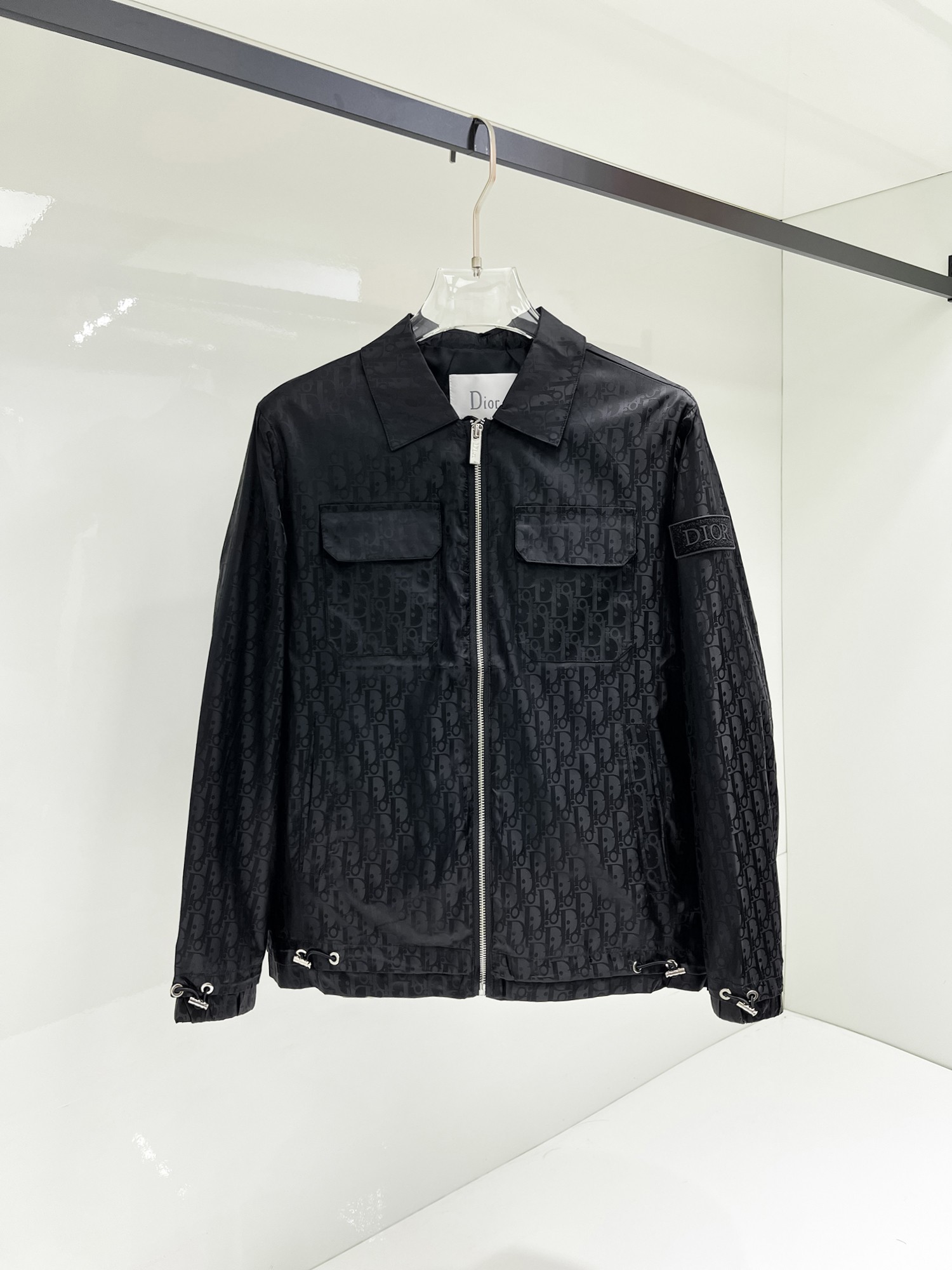 NO:131502,Dior's official website has the same style, complete three standards, and is released in advance. SS Spring New Men's Jacket Jacket, original three standards, full high-end version. Customized counter fabrics, breathable and comfortable, impeccable details, brand elements design concept, reflecting high quality. The feel is delicate and soft, presents casual cut, and the upper body style is superb. Number of sizes M~3XL, maximum wear 195 catties, dior, jackets & coats, jackets & coats, alexander wang19860909迪奥 官网同款,三标齐全,提前发售 ss开春新款男士夹克外套,原单三标齐全高端版本 专柜定制面料 透气舒适度高,细节无可挑剔,品牌元素设计理念,体现高品质.手感细腻柔软 呈现休闲裁剪,上身版型超赞 码数M～3XL,最大穿195斤,,dior,jackets & coats,jackets & coats,alexander wang,Men's clothing