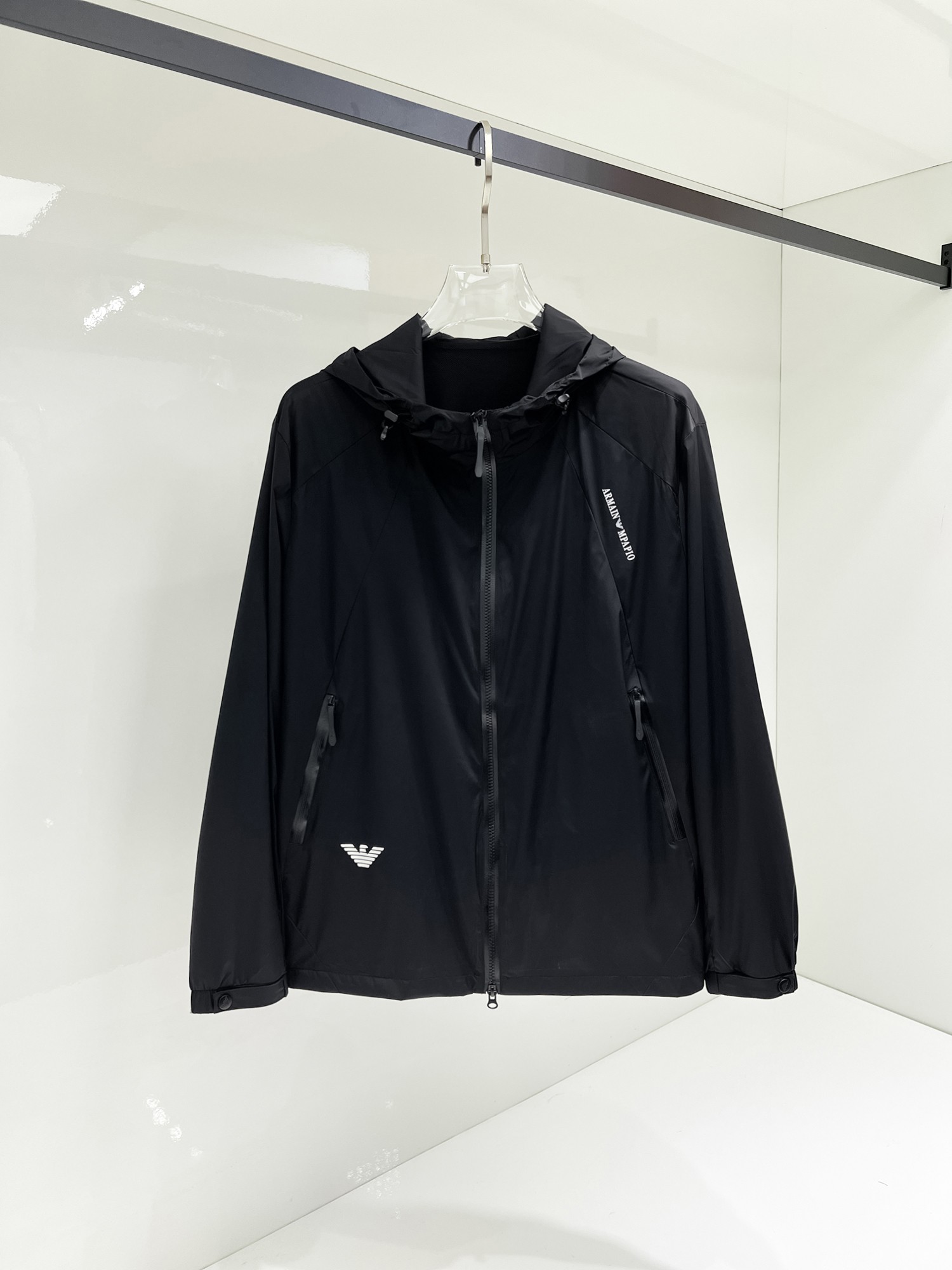 NO:131514,Armani's official website, complete three-standard, released in advance. SS Spring New Men's Jacket Jacket, original three-standard, high-end version. Customized counter fabric, breathable and comfortable, impeccable details, brand element design concept, reflecting high quality. The feel is delicate and soft, presents casual cut, and the upper body style is superb. The number of sizes M~3XL, maximum wear 195 catties, armani, jackets & coats, jackets & coats, alexander wang19860909阿玛尼 官网同款,三标齐全,提前发售 ss开春新款男士夹克外套,原单三标齐全高端版本 专柜定制面料 透气舒适度高,细节无可挑剔,品牌元素设计理念,体现高品质.手感细腻柔软 呈现休闲裁剪,上身版型超赞 码数M～3XL,最大穿195斤,,armani,jackets & coats,jackets & coats,alexander wang,Men's clothing