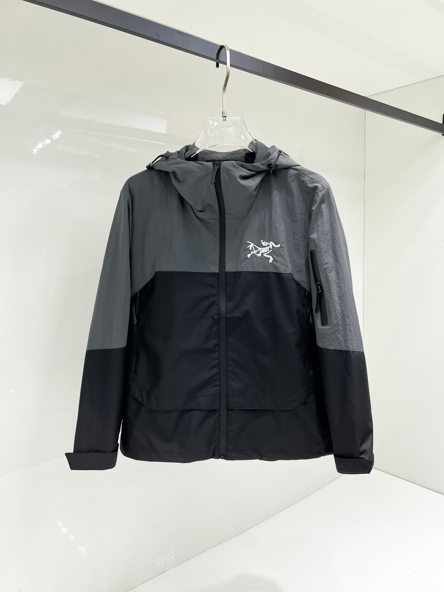 NO:131527,Archaeoptera bird, the same style on the official website, complete three standards, released in advance. SS Spring New Men's Jacket, original three standards, full high-end version. Customized counter fabric, breathable and comfortable, impeccable details, brand elements design concept, reflect high quality. The feel is delicate and soft, presents casual cut, and the upper body style is superb. Number of sizes M~3XL, maximum wear 195 kilograms, arc'teryx, jackets & coats, jackets & coats, alexander wang19860909始祖鸟 官网同款,三标齐全,提前发售 ss开春新款男士夹克外套,原单三标齐全高端版本 专柜定制面料 透气舒适度高,细节无可挑剔,品牌元素设计理念,体现高品质.手感细腻柔软 呈现休闲裁剪,上身版型超赞 码数M～3XL,最大穿195斤,arc'teryx,jackets & coats,jackets & coats,alexander wang,Men's clothing