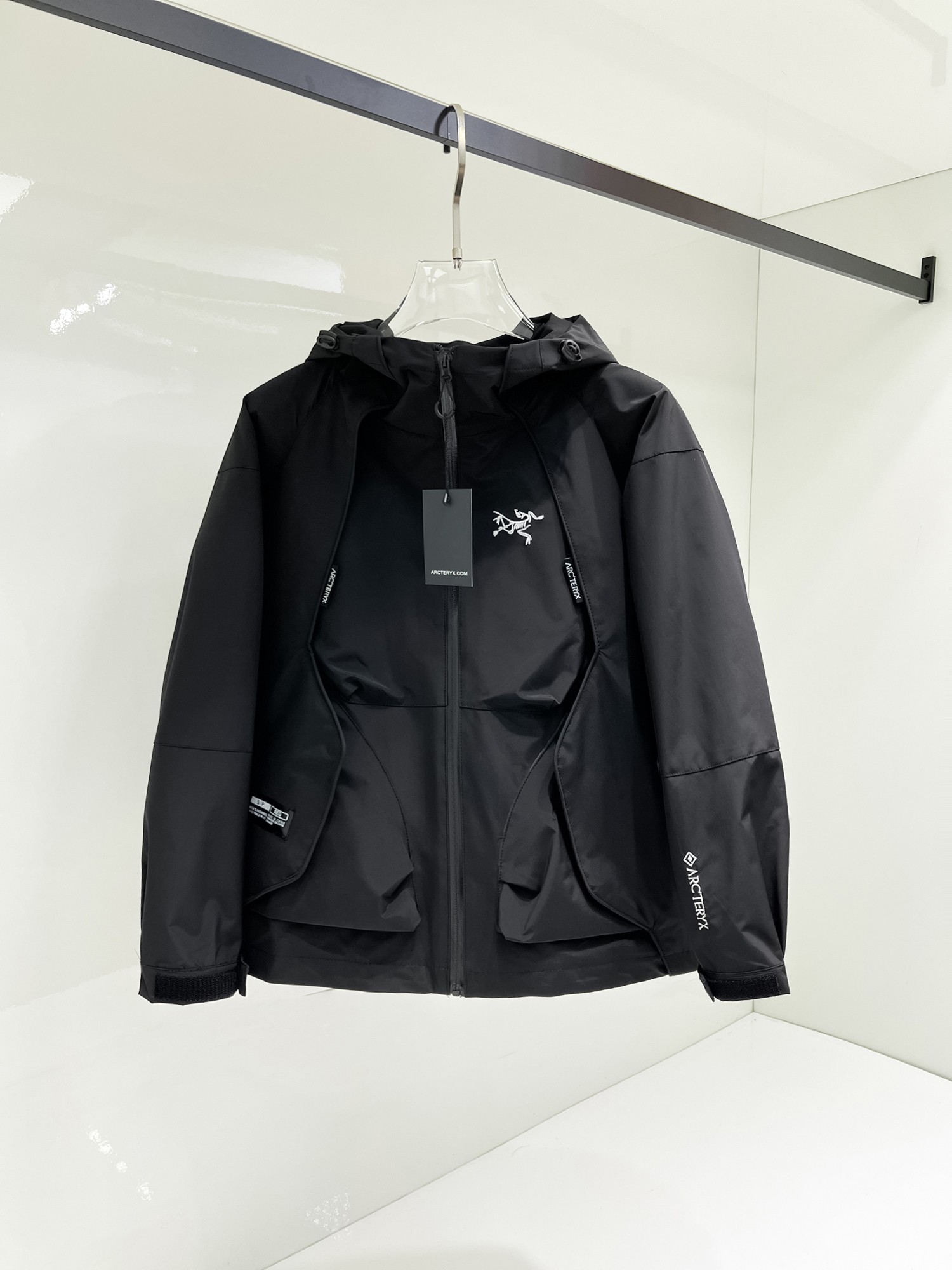 NO:131511,Archaeoptera bird, the same style on the official website, complete three standards, released in advance. SS Spring New Men's Jacket, original three standards, full high-end version. Customized counter fabric, breathable and comfortable, impeccable details, brand elements design concept, reflect high quality. The feel is delicate and soft, presents casual cut, and the upper body style is superb. Number of sizes M~3XL, maximum wear 195 kilograms, arc'teryx, jackets & coats, jackets & coats, alexander wang19860909始祖鸟 官网同款,三标齐全,提前发售 ss开春新款男士夹克外套,原单三标齐全高端版本 专柜定制面料 透气舒适度高,细节无可挑剔,品牌元素设计理念,体现高品质.手感细腻柔软 呈现休闲裁剪,上身版型超赞 码数M～3XL,最大穿195斤,arc'teryx,jackets & coats,jackets & coats,alexander wang,Men's clothing