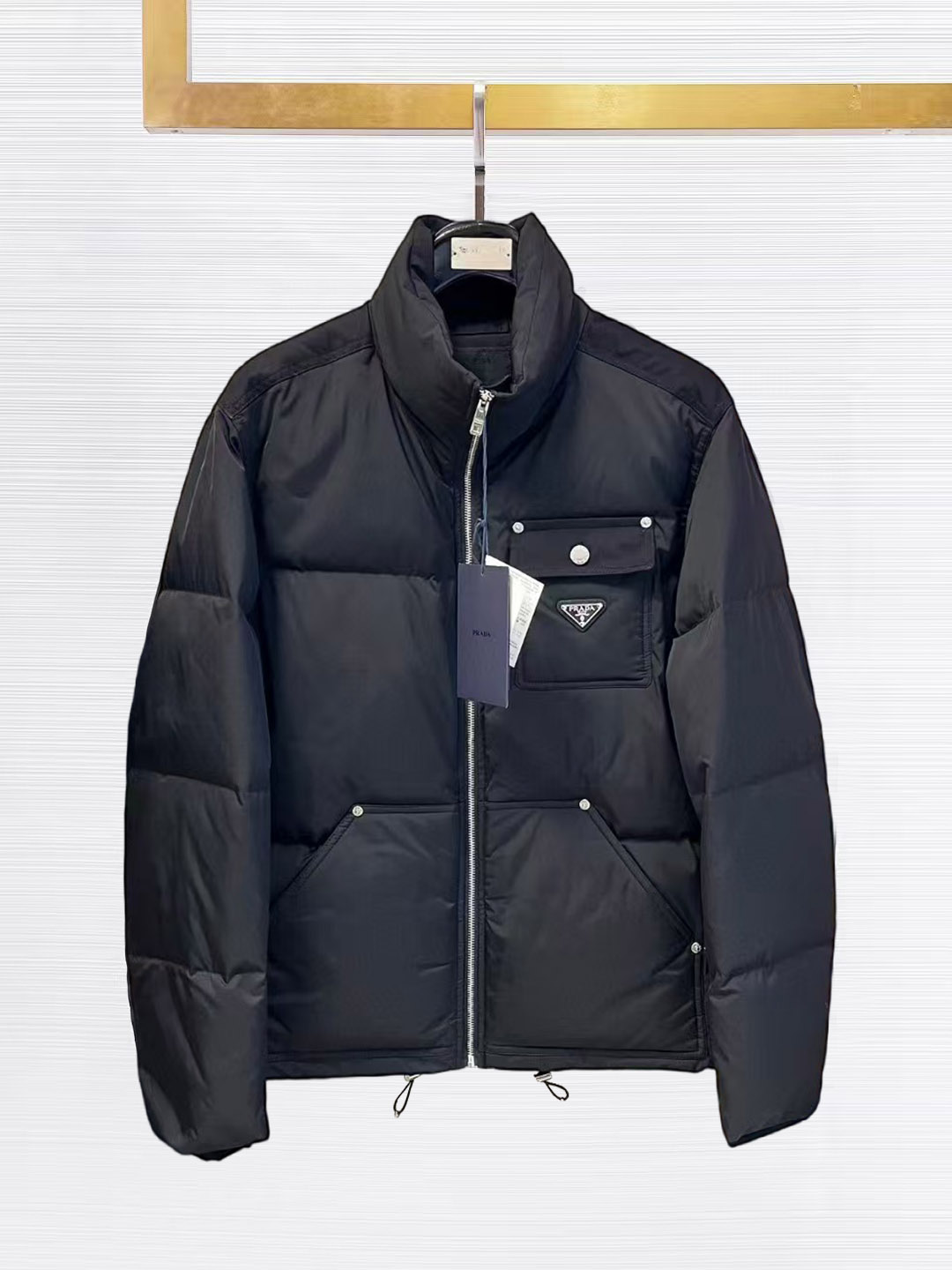 NO:655929,Top foreign trade Prada Prada two-color classic color triangle down jacket, color black, size 48 50 52 54 56,, prada, prada, jackets & coats, down jacket, alexander wang19860909顶级外贸 Prada普拉达双色经典配色三角标羽绒服外套 颜色黑色 尺码48 50 52 54 56,,prada,prada,jackets & coats,down jacket,alexander wang,Men's clothing