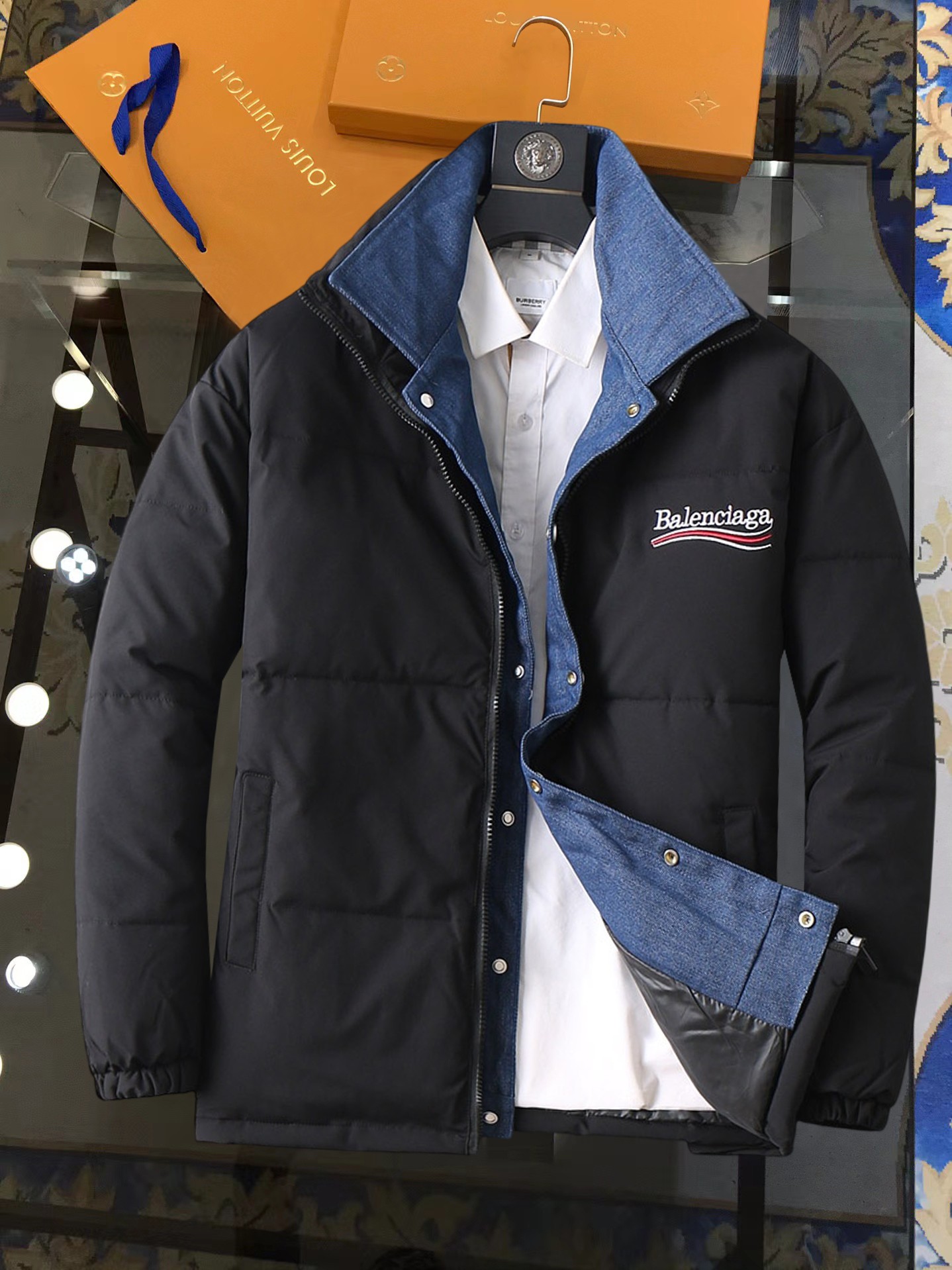 NO:728460,Support replacement after the year!  Balenciaga's three-standard complete ss new winter down jacket, the new product on the show is in perfect condition, comfortable and warm, the color is full and attractive, the design is very brilliant, it can easily enhance the sense of fashion, the workmanship is extremely sophisticated and rigorous, and the wiring is neat and meticulous!  A masterpiece from a famous designer!  The upper body does not look bloated and is super handsome!  Available sizes M ~ XXXL,,balenciaga,jackets & coats,down jacket,19860909支持年后退换！ 巴黎世家 三标齐全 ss冬季新款羽绒棉服外套,秀场新品品相非常完美,舒适保暖,色泽饱满诱人,非常出彩的设计,轻松将时髦感进阶,做工极为考究严谨,走线工整细致！大牌设计师巨作！上身不显臃肿、超级帅气！现货码数M ～ XXXL,,balenciaga,jackets & coats,down jacket,,Men's clothing