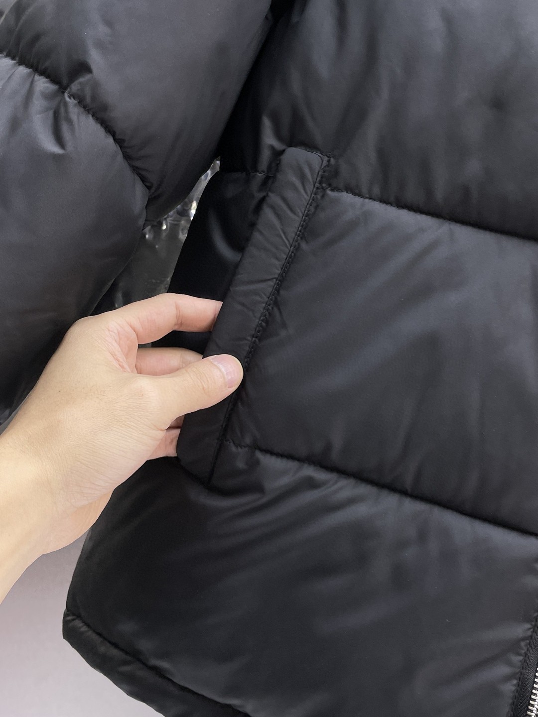   古奇  三标齐全    ss冬季新款羽绒棉服外套，秀场新品‼品相非常完美，舒适保暖，色泽饱满诱人，非