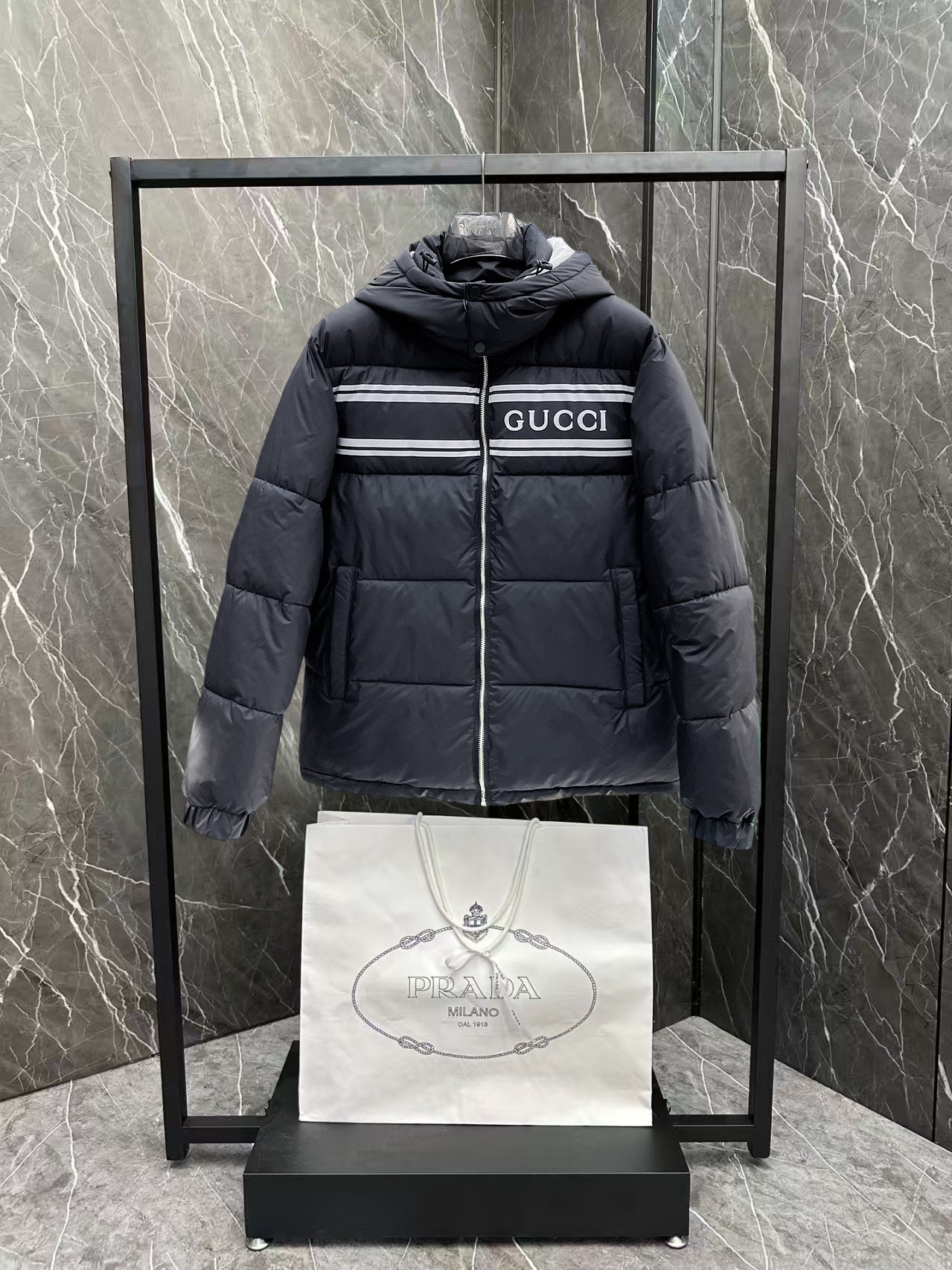   古奇  三标齐全    ss冬季新款羽绒棉服外套，秀场新品‼品相非常完美，舒适保暖，色泽饱满诱人，非