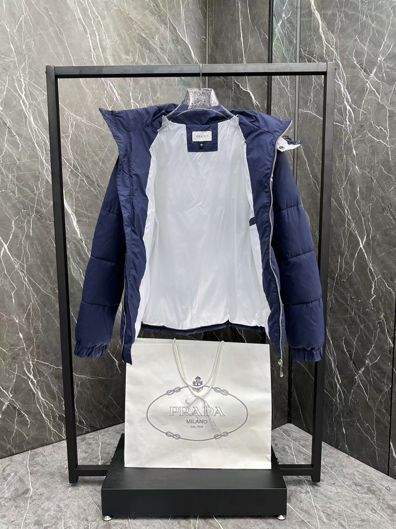   古奇  三标齐全    ss冬季新款羽绒棉服外套，秀场新品‼品相非常完美，舒适保暖，色泽饱满诱人，非