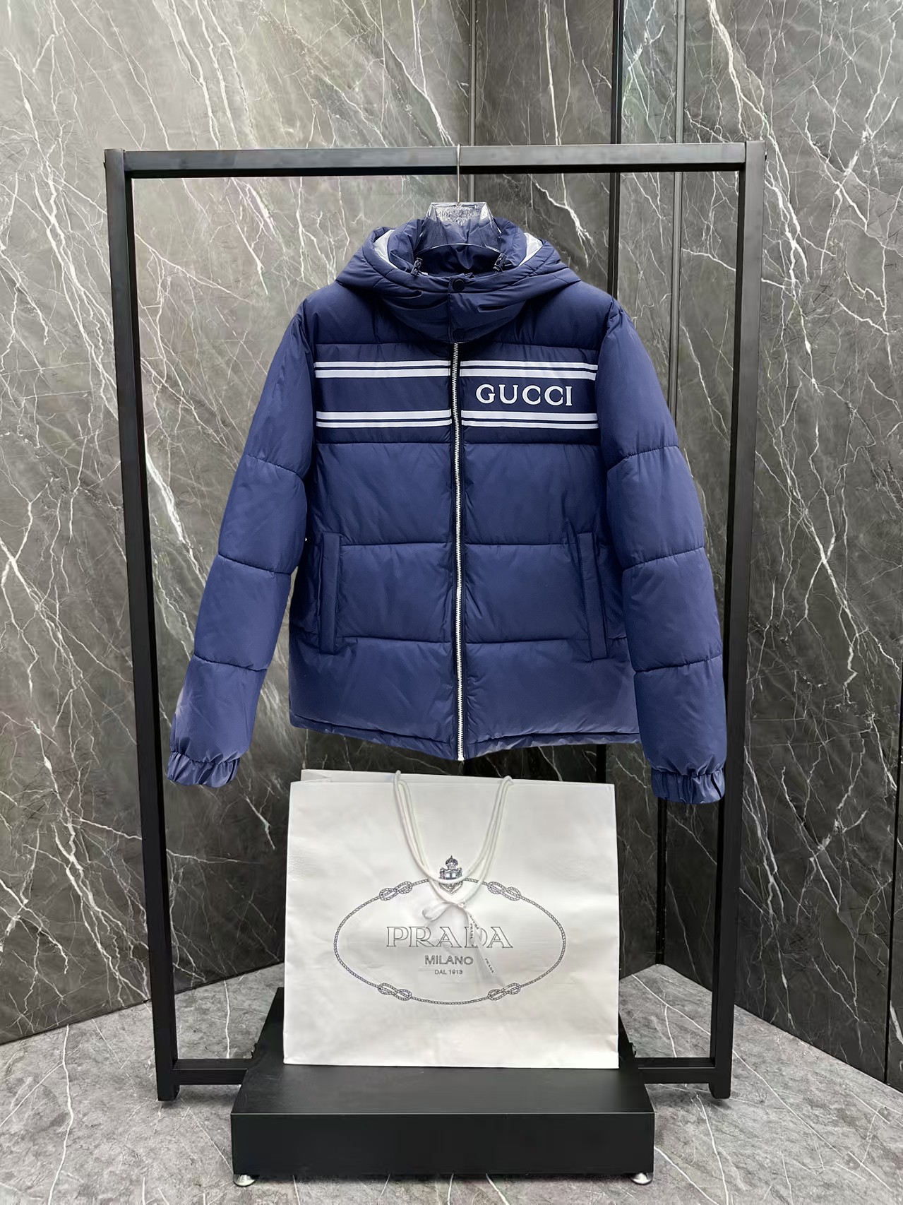   古奇  三标齐全    ss冬季新款羽绒棉服外套，秀场新品‼品相非常完美，舒适保暖，色泽饱满诱人，非