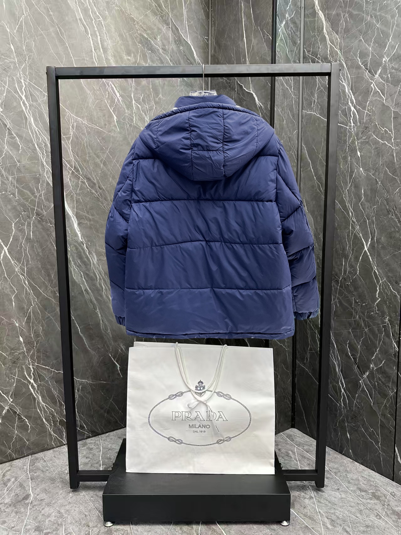   古奇  三标齐全    ss冬季新款羽绒棉服外套，秀场新品‼品相非常完美，舒适保暖，色泽饱满诱人，非