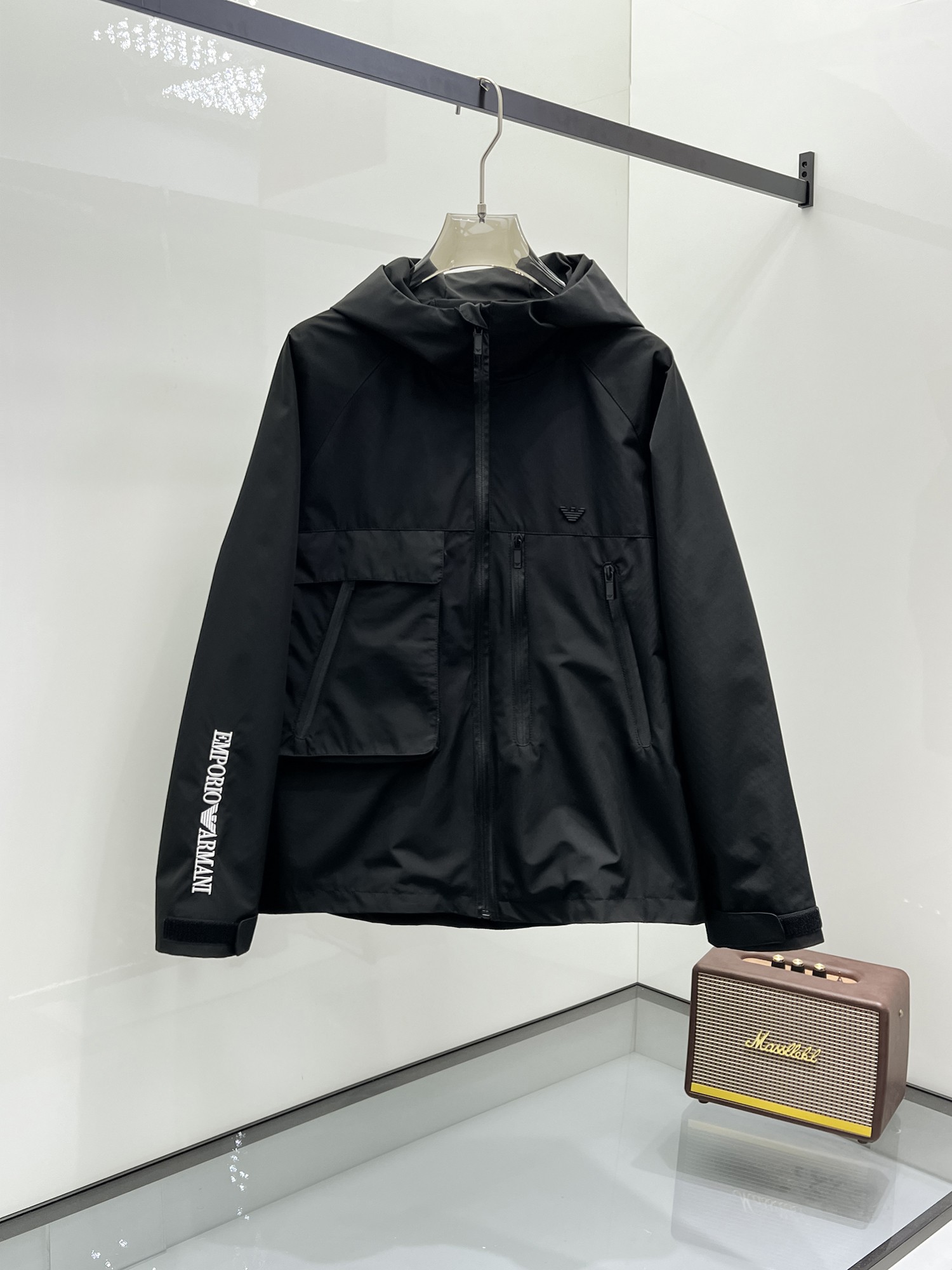 NO:131539,Armani's official website, complete three-standard, released in advance. SS Spring New Men's Jacket Jacket, original three-standard, high-end version. Customized counter fabric, breathable and comfortable, impeccable details, brand element design concept, reflecting high quality. The feel is delicate and soft, presents casual cut, and the upper body style is superb. The number of sizes M~3XL, maximum wear 195 catties, armani, jackets & coats, jackets & coats, alexander wang19860909阿玛尼 官网同款,三标齐全,提前发售 ss开春新款男士夹克外套,原单三标齐全高端版本 专柜定制面料 透气舒适度高,细节无可挑剔,品牌元素设计理念,体现高品质.手感细腻柔软 呈现休闲裁剪,上身版型超赞 码数M～3XL,最大穿195斤,,armani,jackets & coats,jackets & coats,alexander wang,Men's clothing