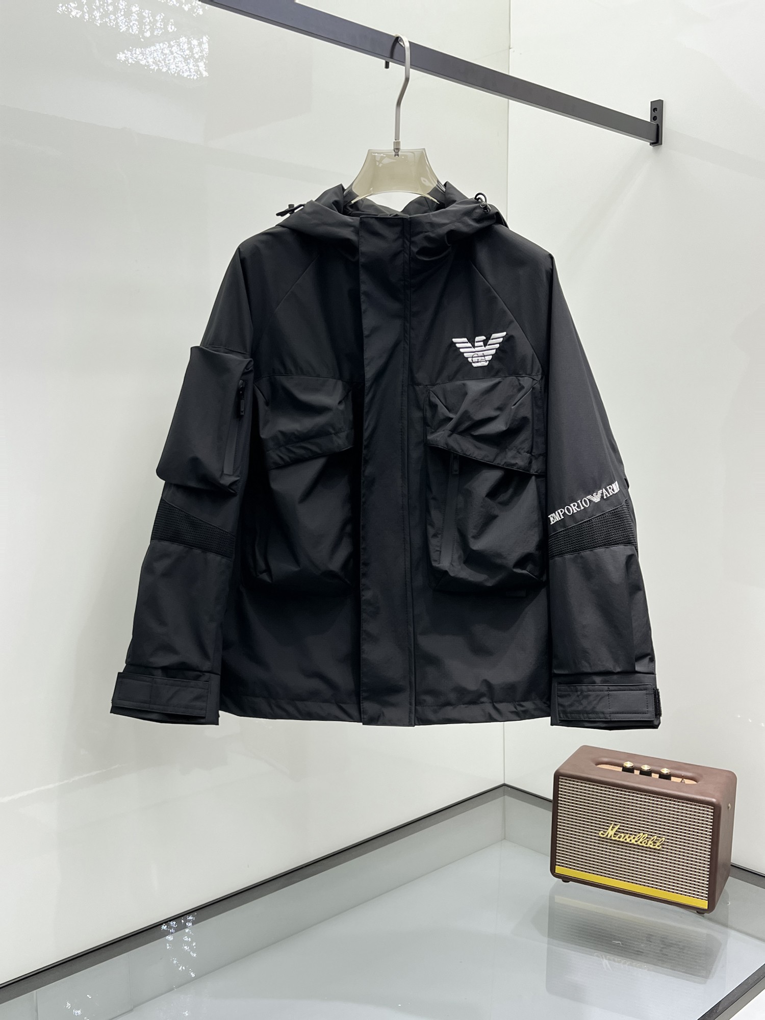 NO:131542,Armani official website has the same style, complete three standards, and is released in advance. SS Spring New Men's Jacket Jacket, original three standards, full high-end version. Customized counter fabrics, breathable and comfortable, impeccable details, brand elements design concept, reflecting high quality. The feel is delicate and soft, presents casual cut, and the upper body style is superb. Number of sizes M~3XL, maximum wear 195 catties, armani, jackets & coats, jackets & coats, alexander wang19860909阿玛尼官网同款,三标齐全,提前发售 ss开春新款男士夹克外套,原单三标齐全高端版本 专柜定制面料 透气舒适度高,细节无可挑剔,品牌元素设计理念,体现高品质.手感细腻柔软 呈现休闲裁剪,上身版型超赞 码数M～3XL,最大穿195斤,,armani,jackets & coats,jackets & coats,alexander wang,Men's clothing