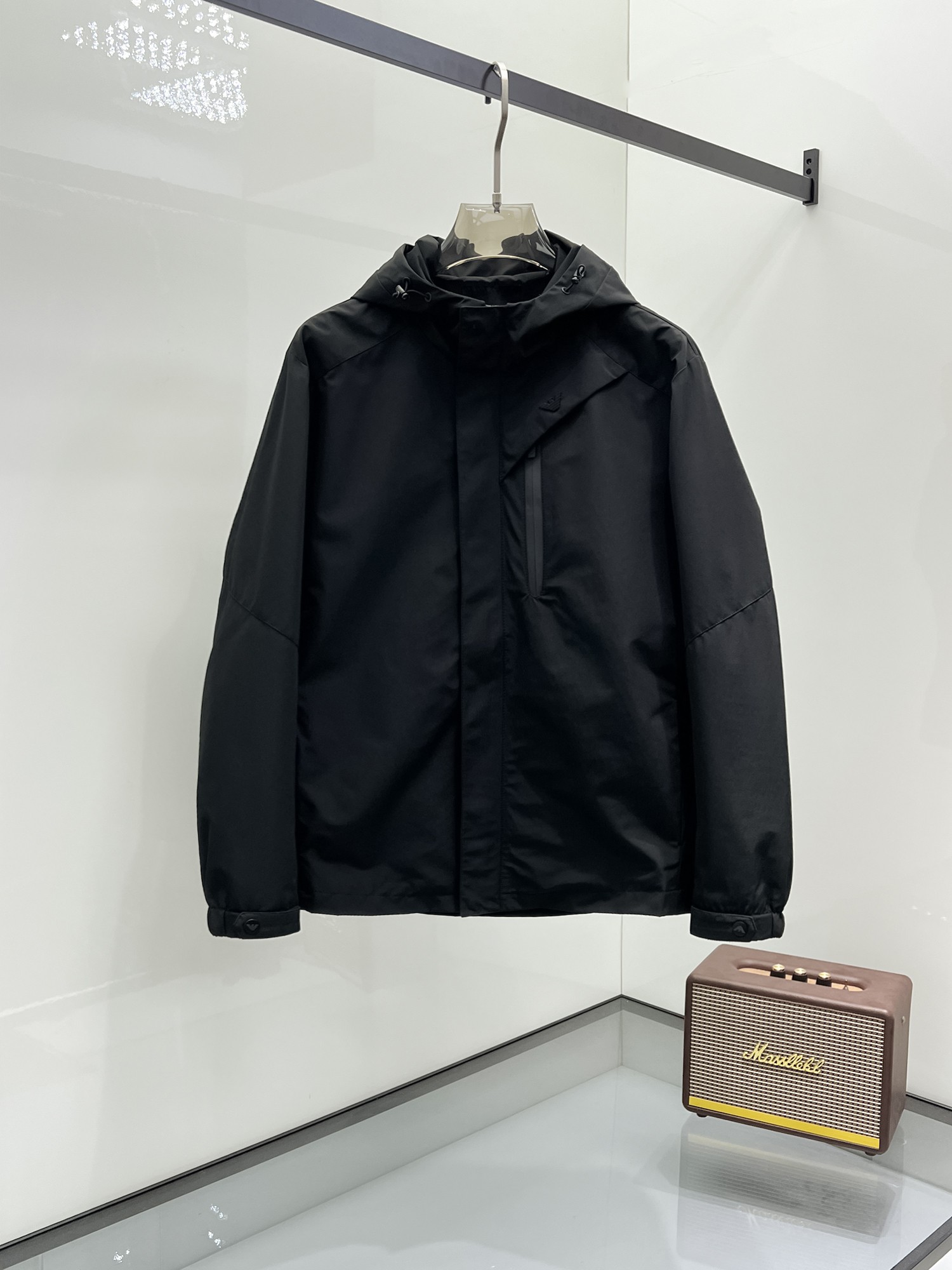 NO:131549,Armani's official website, complete three-standard, released in advance. SS Spring New Men's Jacket Jacket, original three-standard, high-end version. Customized fabric for counter, breathable and comfortable, impeccable details, brand element design concept, reflecting high quality. The feel is delicate and soft, presents casual cut, and the upper body style is superb. The number of sizes M~3XL, maximum wear 195 catties, armani, jackets & coats, jackets & coats, alexander wang19860909阿玛尼 官网同款,三标齐全,提前发售 ss开春新款男士夹克外套,原单三标齐全高端版本 专柜定制面料 透气舒适度高,细节无可挑剔,品牌元素设计理念,体现高品质.手感细腻柔软 呈现休闲裁剪,上身版型超赞 码数M～3XL,最大穿195斤,,armani,jackets & coats,jackets & coats,alexander wang,Men's clothing