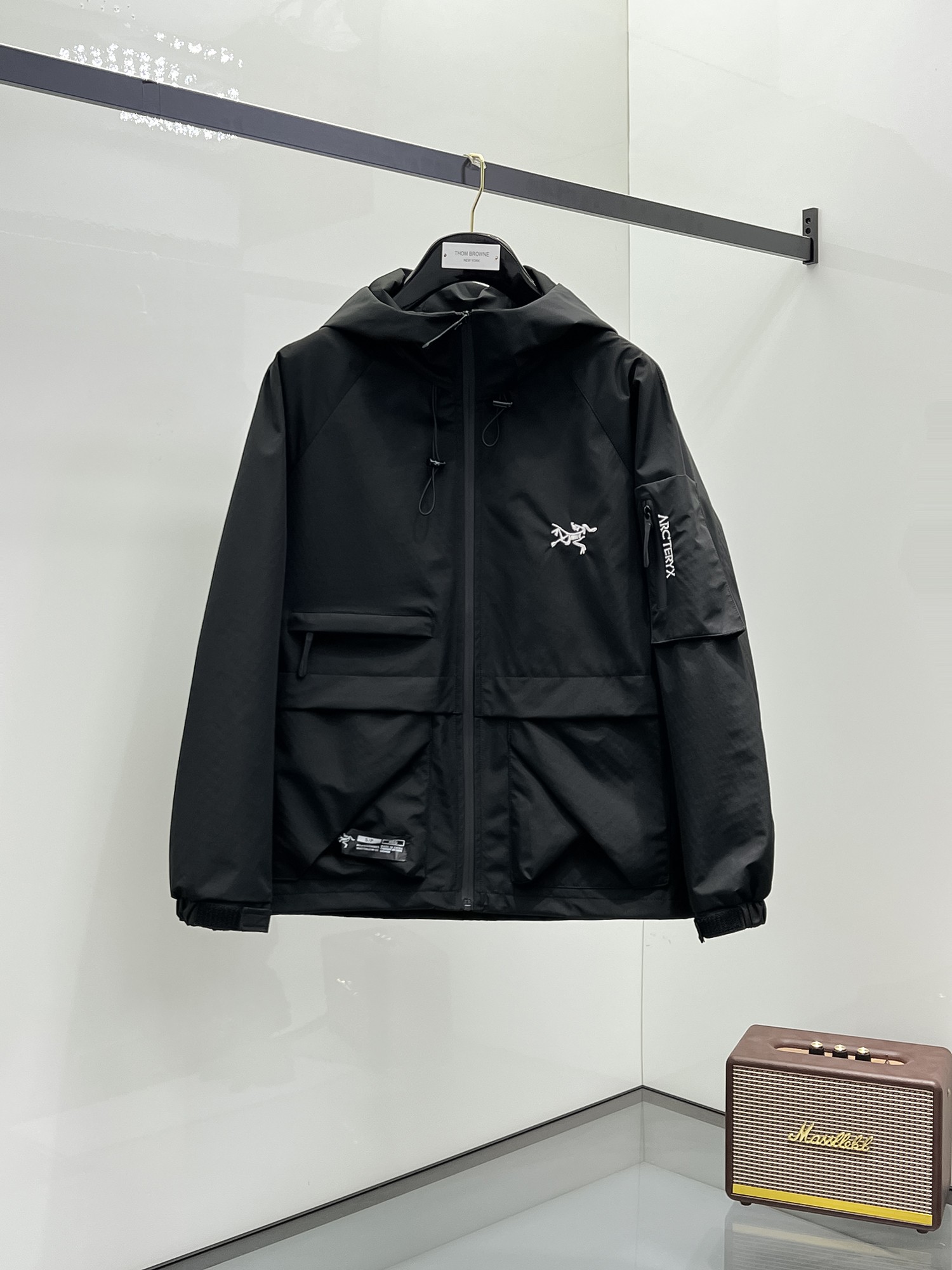 NO:131531,The same style of Archaeopteryx official website, complete three standards, released in advance. SS Spring New Men's Jacket Jacket, original three standards, full high-end version. Customized counter fabrics, breathable and comfortable, impeccable details, brand elements design concept, reflect high quality. The feel is delicate and soft, presents casual cut, and the upper body style is superb. Number of sizes M~3XL, maximum wear 195 catties, arc'teryx, jackets & coats, jackets & coats, alexander wang19860909始祖鸟官网同款,三标齐全,提前发售 ss开春新款男士夹克外套,原单三标齐全高端版本 专柜定制面料 透气舒适度高,细节无可挑剔,品牌元素设计理念,体现高品质.手感细腻柔软 呈现休闲裁剪,上身版型超赞 码数M～3XL,最大穿195斤,arc'teryx,jackets & coats,jackets & coats,alexander wang,Men's clothing