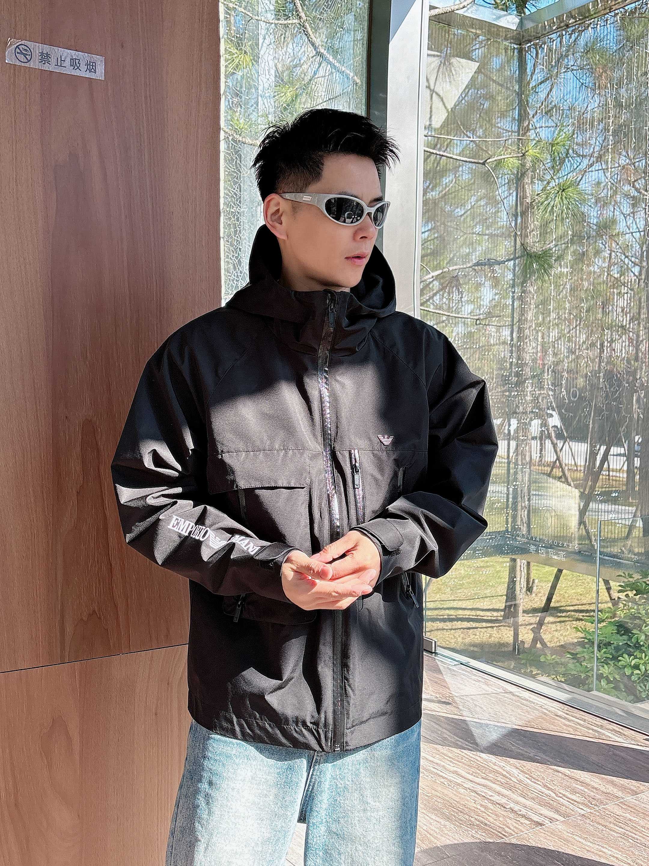 NO:139416,Armani's same model on the official website, released in advance!  2025ss Spring New Men's Jacket, original single three-standard full high-end version!  With hidden hat, customized fabric for counter, high breathability and comfort, impeccable details, brand element design concept, reflecting high quality. The feel is delicate and soft!  It is casually cut, with a great upper body style!  Number of code M~3XL, maximum wear 195 catties., Armani, jackets & coats, jackets & coats, hats, alexander wang19860909阿玛尼 官网同款,提前发售！2025ss开春新款男士夹克外套,原单三标齐全高端版本！带隐藏帽,专柜定制面料 透气舒适度高,细节无可挑剔,品牌元素设计理念,体现高品质.手感细腻柔软！呈现休闲裁剪,上身版型超赞！码数M～3XL,最大穿195斤.,,armani,jackets & coats,jackets & coats,hats,alexander wang,Men's clothing