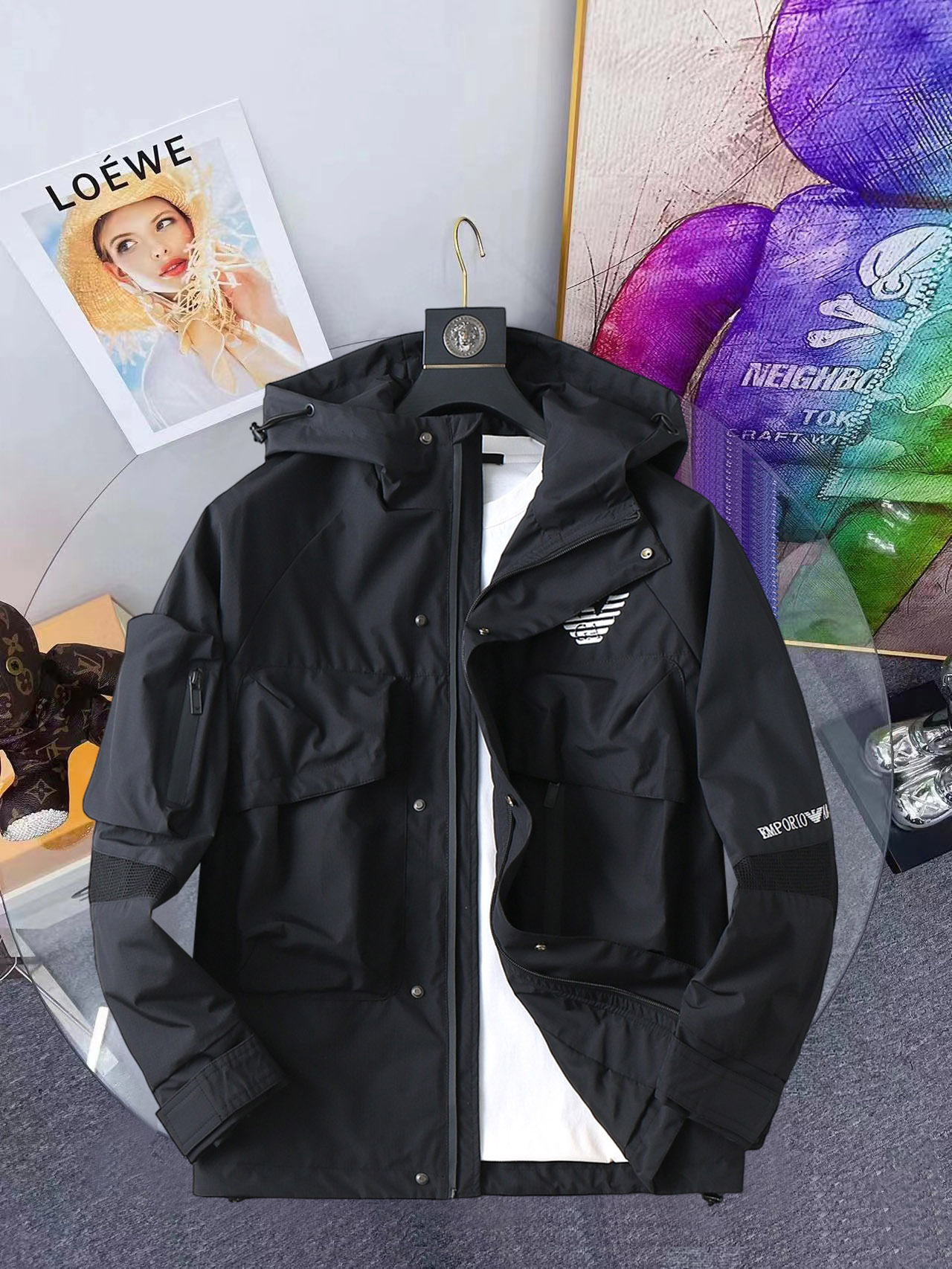 NO:648267,Same style as Armani official website, complete with three labels, on sale in advance. 2025ss new autumn men's jacket, reversible original single with three labels, high-end version. Custom-made fabrics at the counter. Highly breathable and comfortable, impeccable details, brand element design concept, reflecting high quality. Delicate and soft feel. Casual tailoring, excellent upper body shape. Size M～3XL, maximum wear 195 catties, armani,jackets & coats,jackets & coats,alexander wang19860909阿玛尼官网同款,三标齐全,提前发售 2025ss开秋新款男士夹克外套,双面穿原单三标齐全高端版本 专柜定制面料 透气舒适度高,细节无可挑剔,品牌元素设计理念,体现高品质.手感细腻柔软 呈现休闲裁剪,上身版型超赞 码数M～3XL,最大穿195斤,,armani,jackets & coats,jackets & coats,alexander wang,Men's clothing