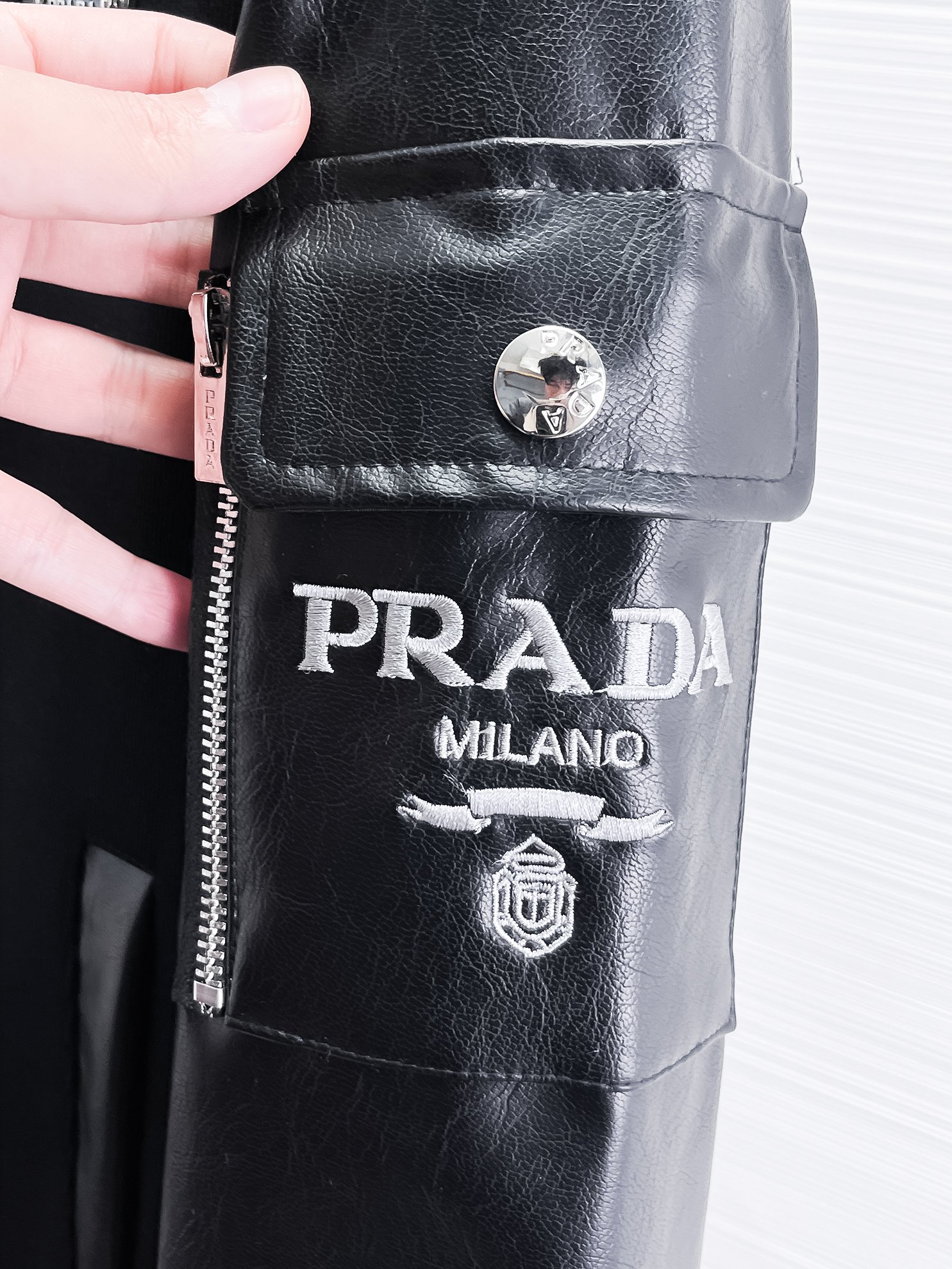 Prada P990 Online Sale: 2025 Men’s Leather Jacket with High-End Features - 图片 8