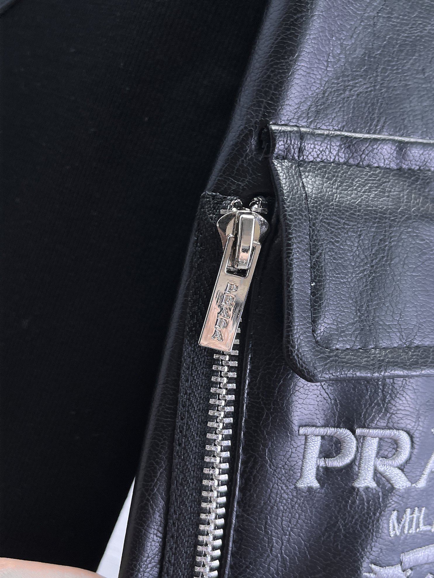 Prada P990 Online Sale: 2025 Men’s Leather Jacket with High-End Features - 图片 7