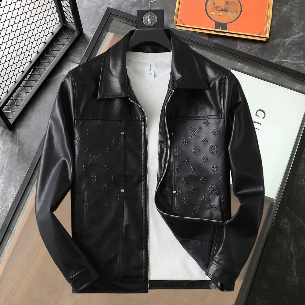 NO:758823,The same style as the LV official website, complete with three labels, on sale in advance. 2026ss spring new men's leather jacket, reversible original single with three labels, high-end version. Custom-made fabrics at the counter. Highly breathable and comfortable, impeccable details, brand element design concept, reflecting high quality. Delicate and soft hand feel. Casual tailoring, excellent upper body shape. Size M~3XL, maximum wearing capacity is 195 pounds. Louis vuitton, jackets & coats, jackets &  coats,leather jacket,19860909LV 官网同款,三标齐全,提前发售 2026ss开春新款男士皮衣夹克外套,双面穿原单三标齐全高端版本 专柜定制面料 透气舒适度高,细节无可挑剔,品牌元素设计理念,体现高品质.手感细腻柔软 呈现休闲裁剪,上身版型超赞 码数M～3XL,最大穿195斤,,louis vuitton,jackets & coats,jackets & coats,leather jacket,,Men's clothing